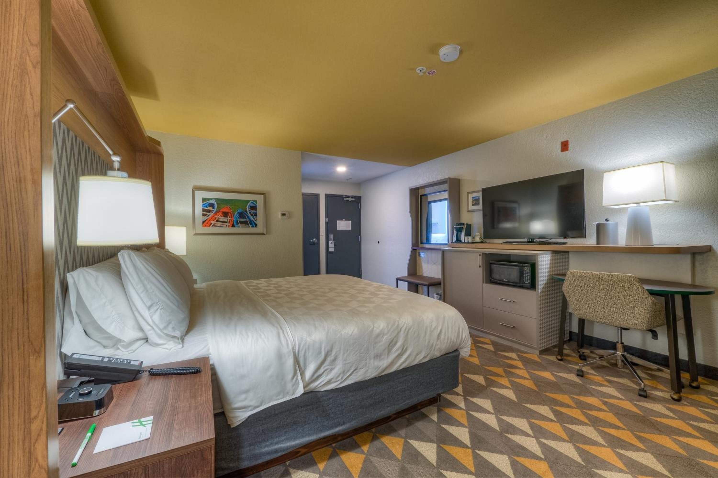 Standard King Room - Photo 5