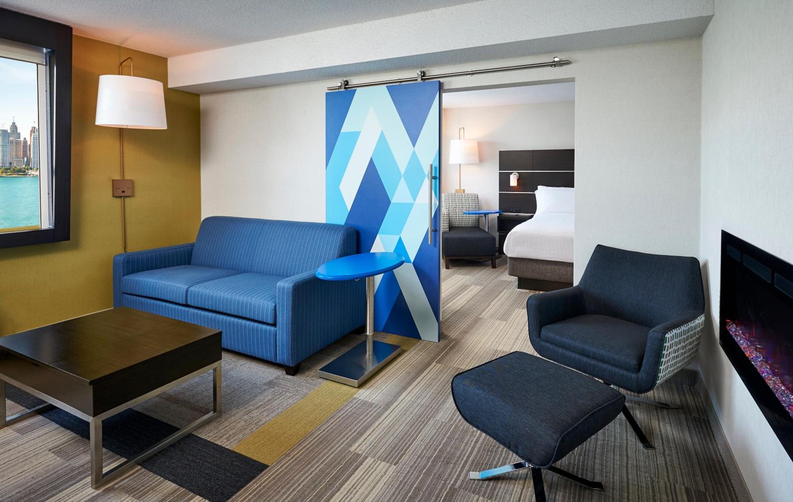 One-Bedroom Suite with River View - High Floor photo 3