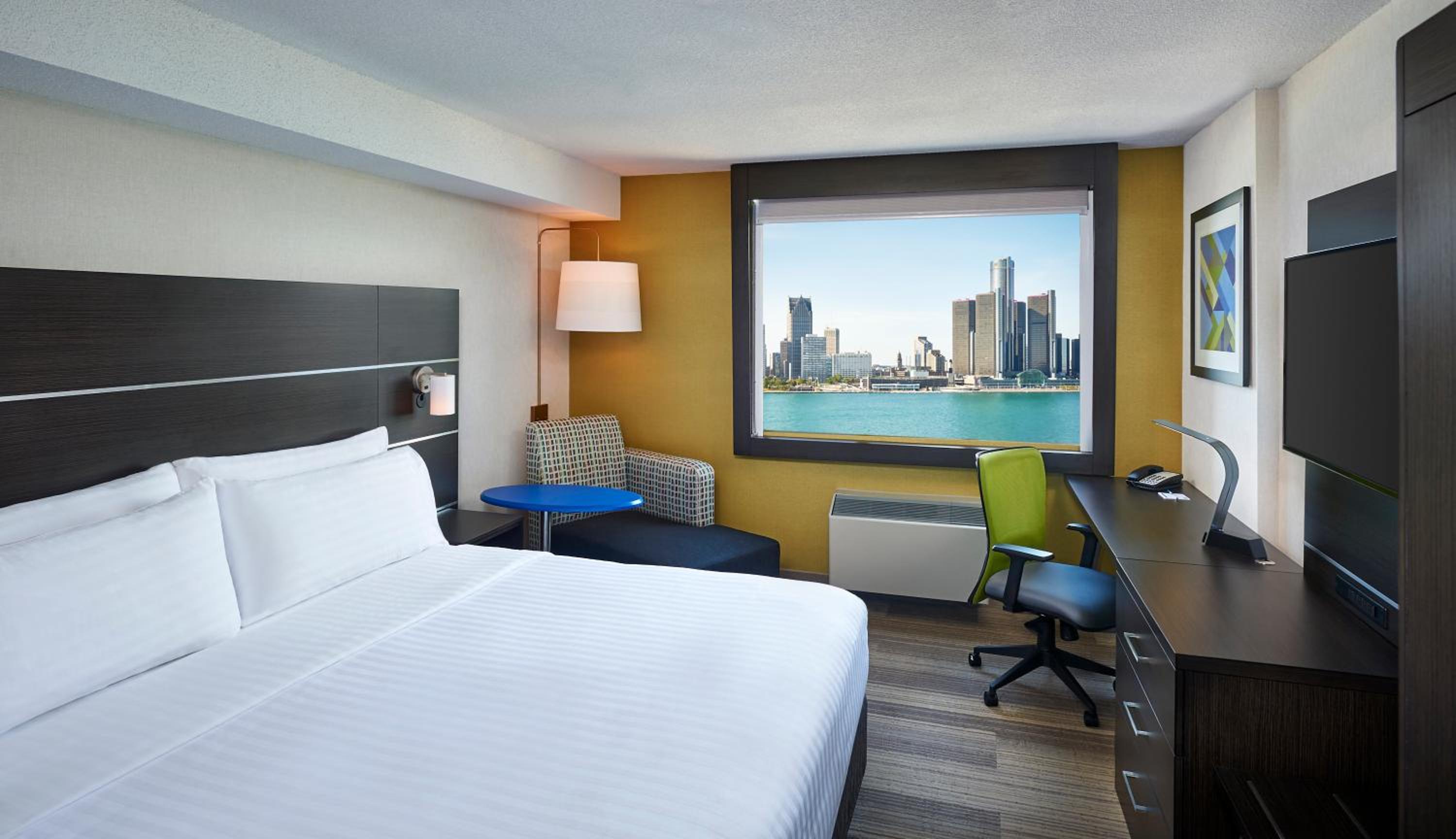 Standard King Room With River View - High Floor