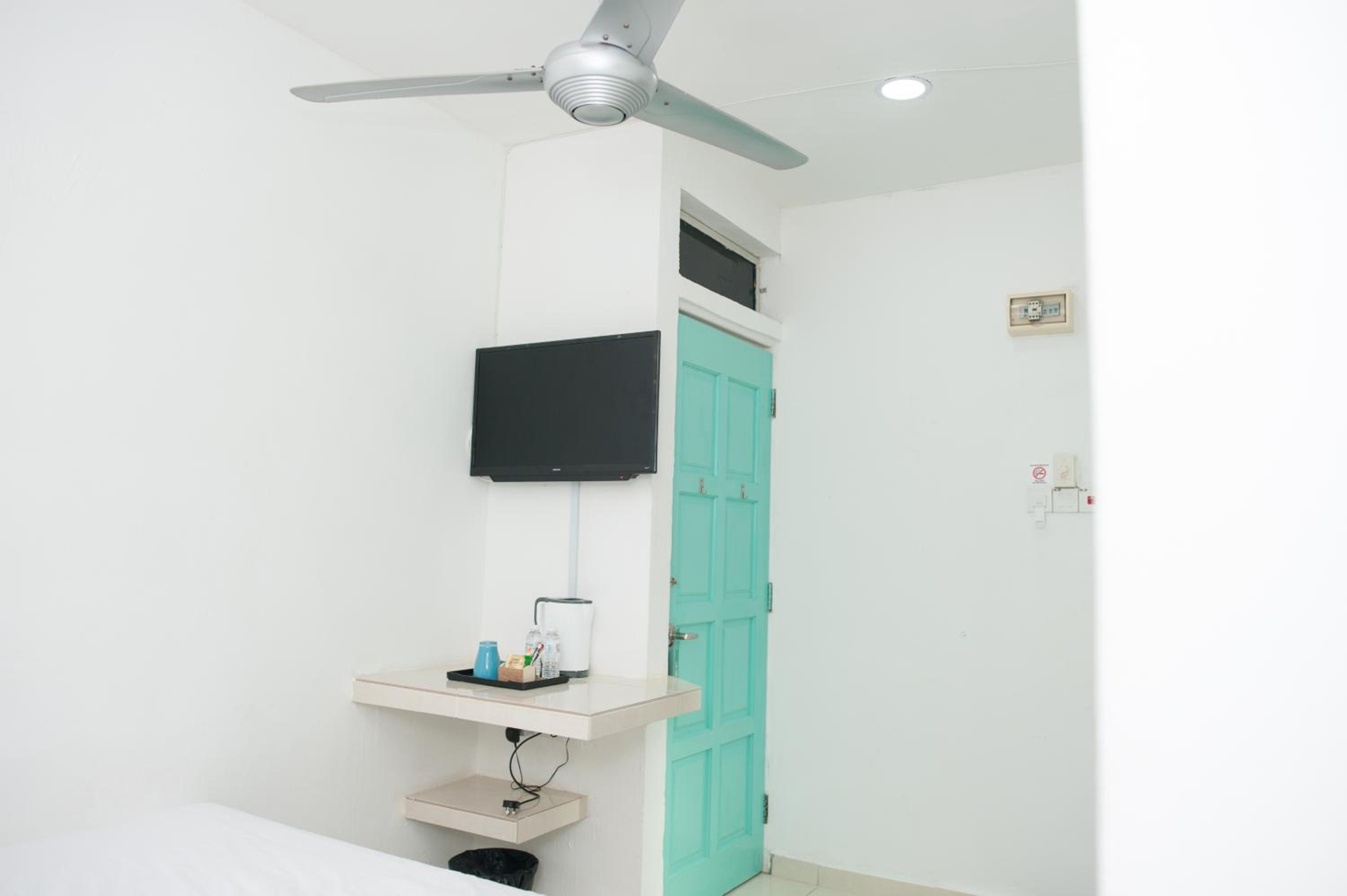 Standard Double Room - Photo 8