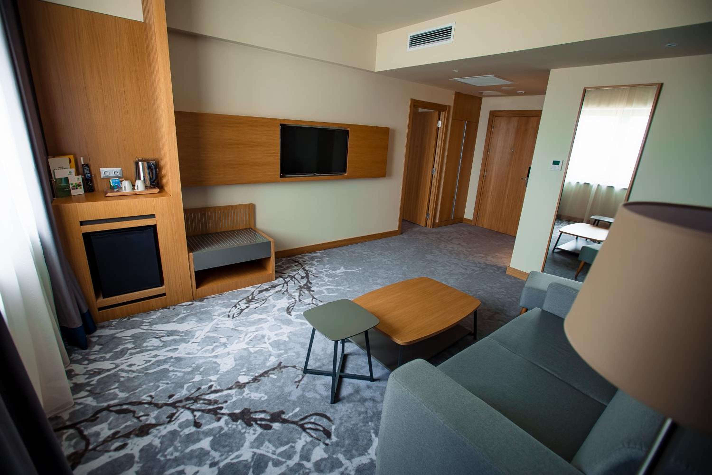 One-Bedroom King Suite - Photo 7