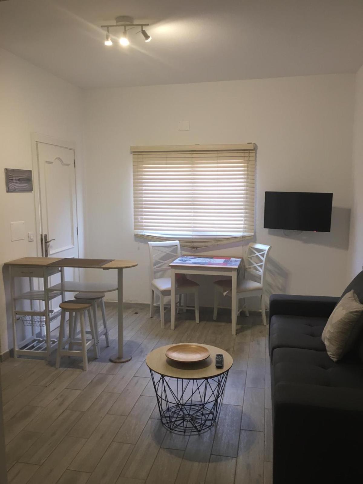 Studio Apartment - Photo 1