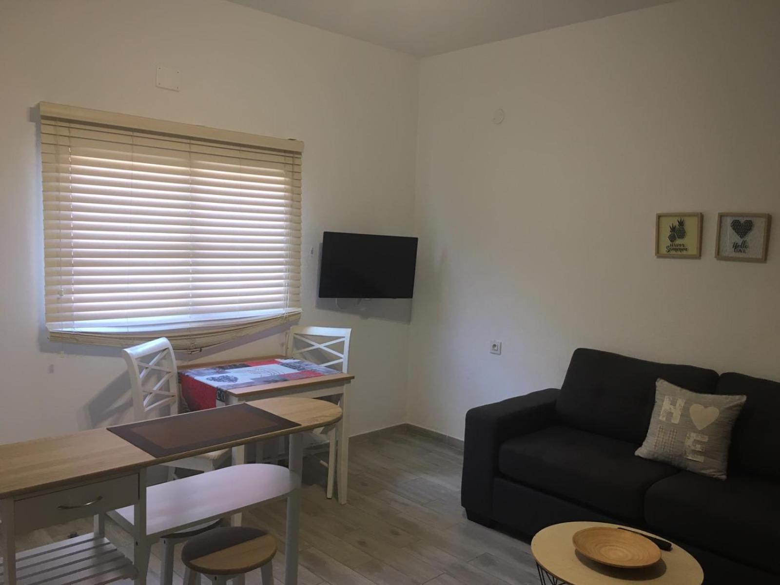 Studio Apartment - Photo 8