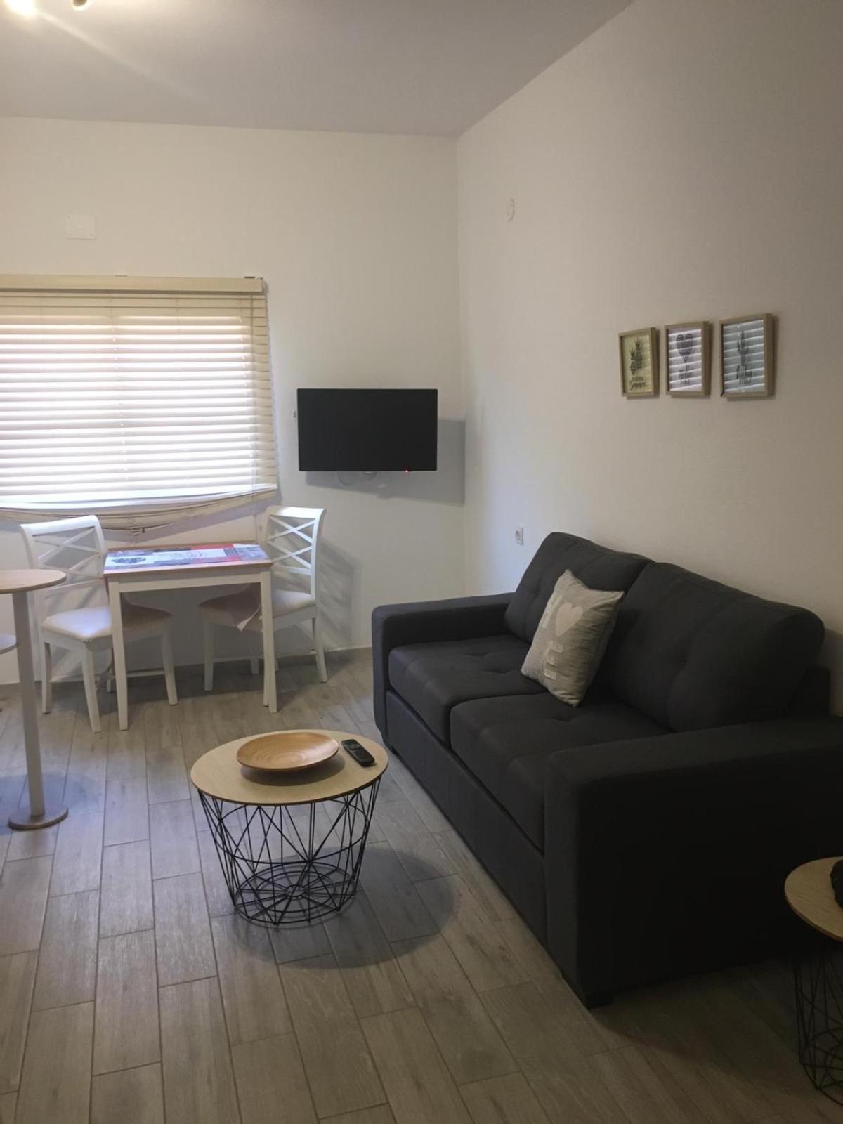 Studio Apartment - Photo 2