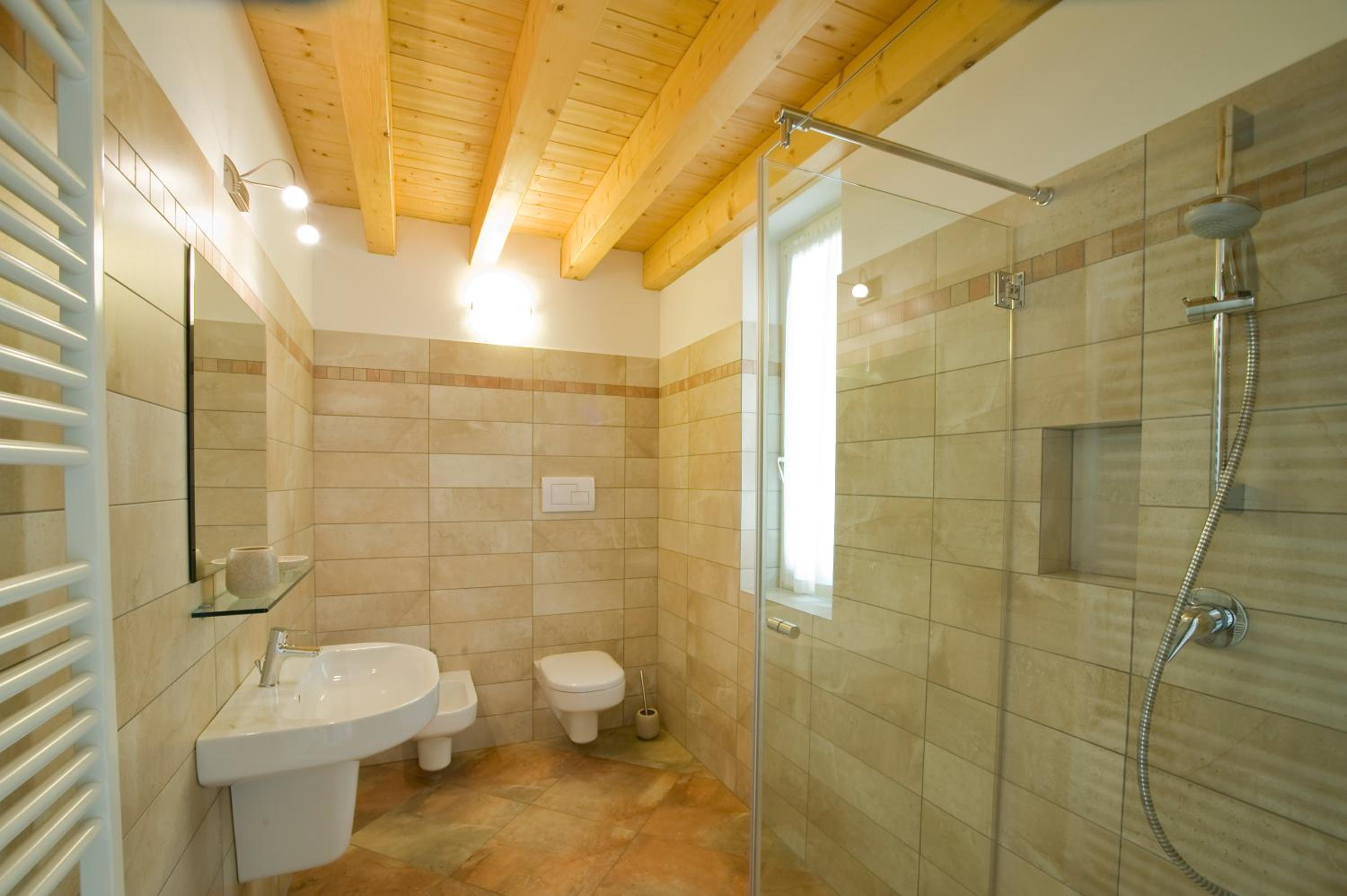 Apartment - Split Level photo 2