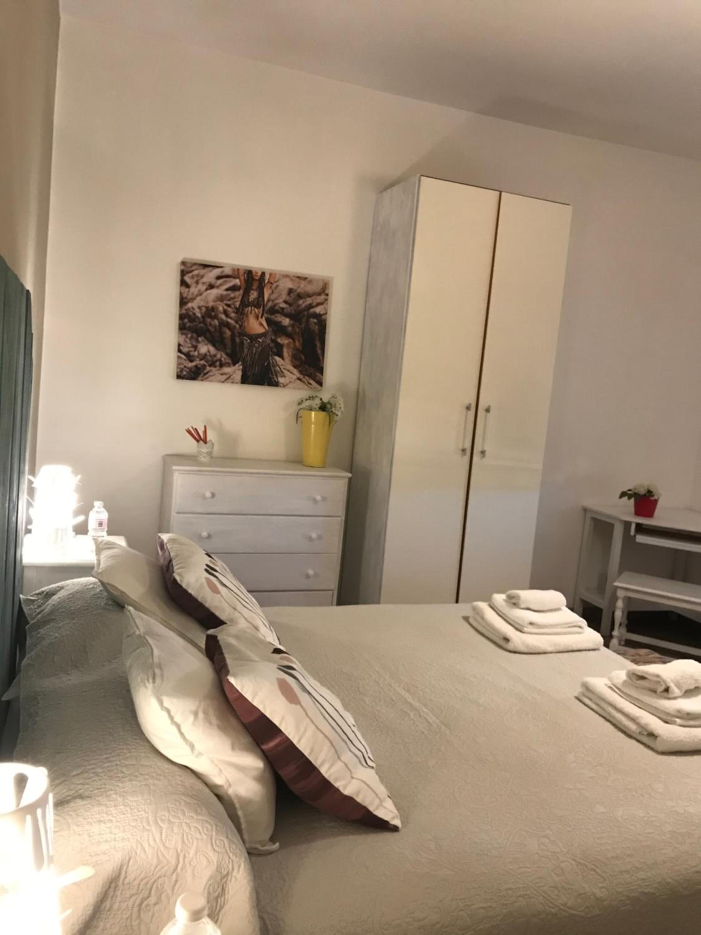 Double Room with Private Bathroom - Photo 5