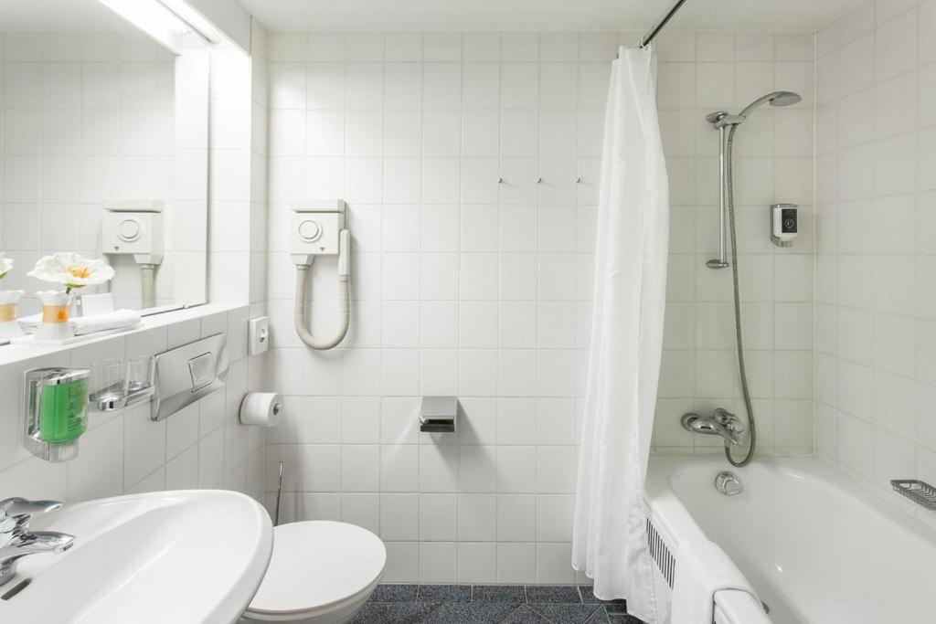 Standard Twin Room - Photo 2