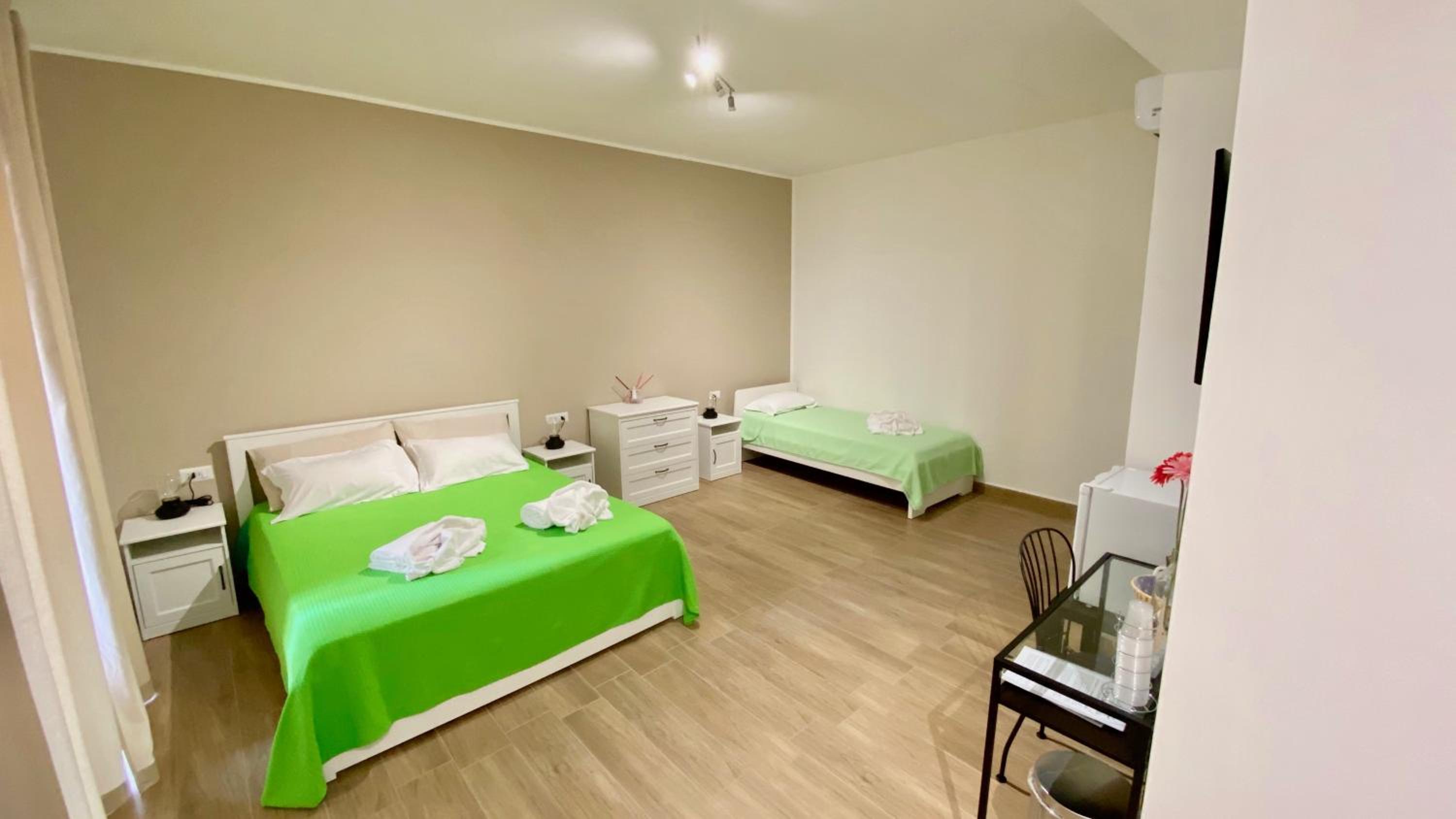 Superior Quadruple Room photo 3
