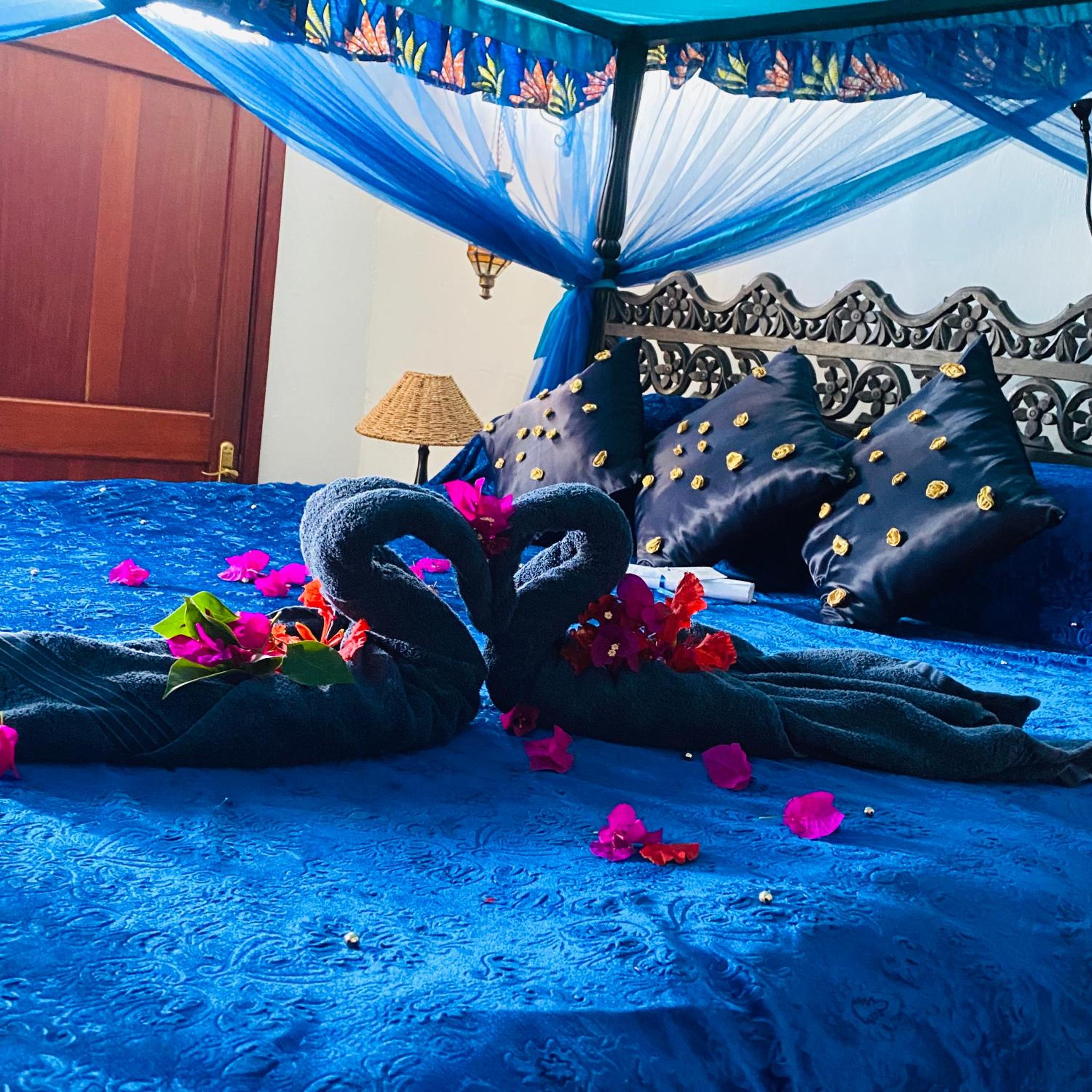 Honeymoon Suite