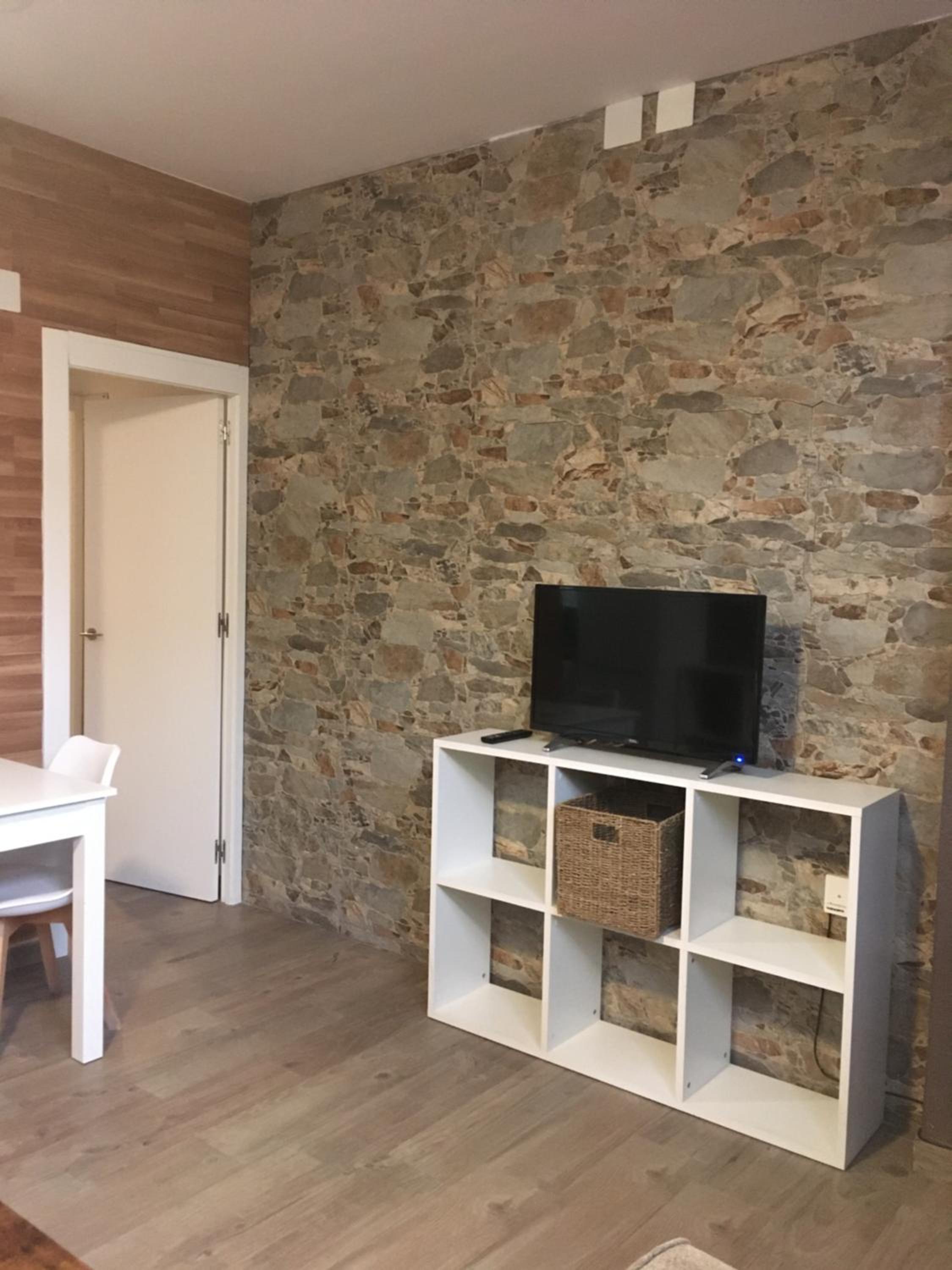 One-Bedroom Apartment - Photo 6