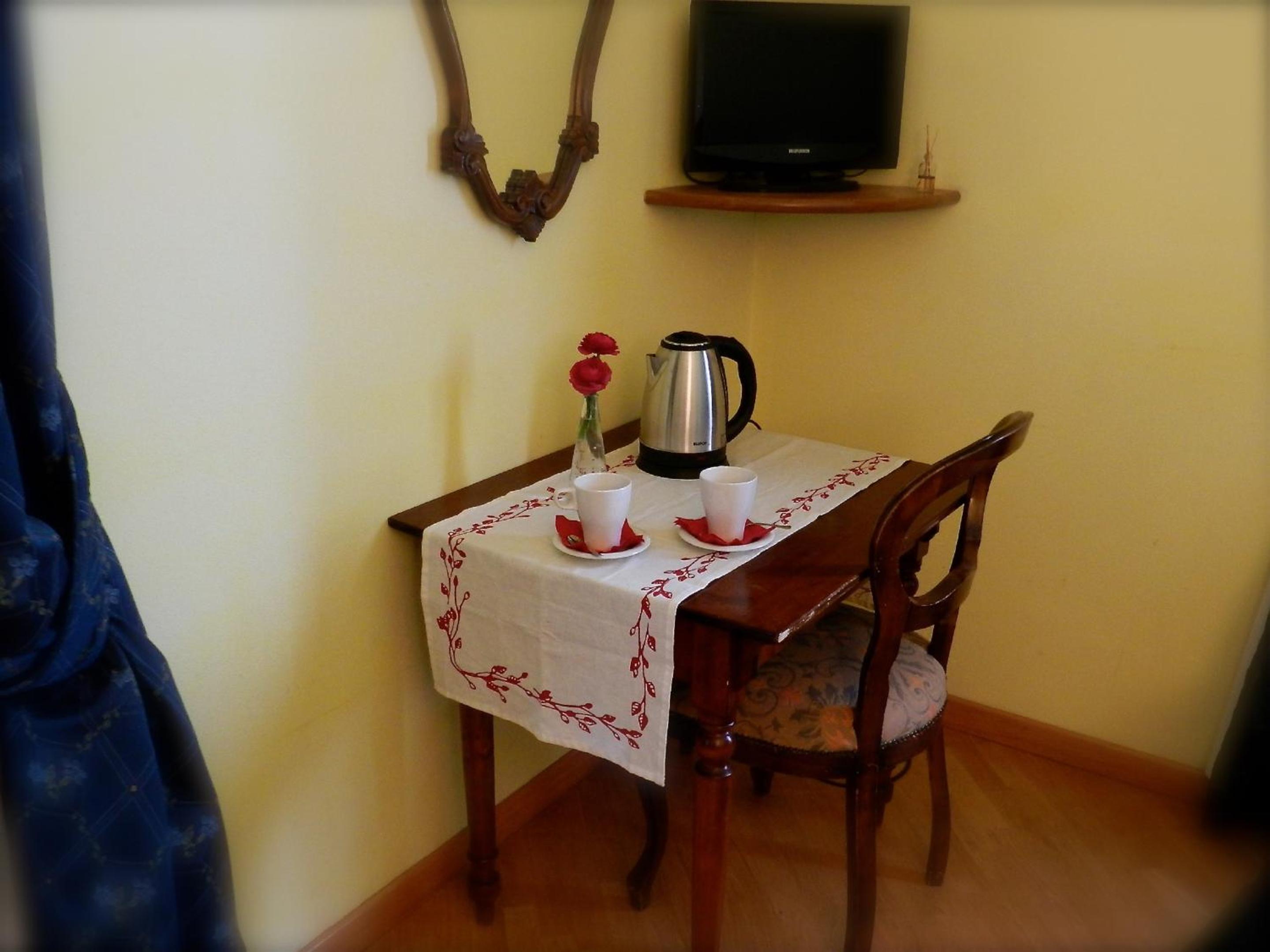 Triple Room with Street View - Photo 4