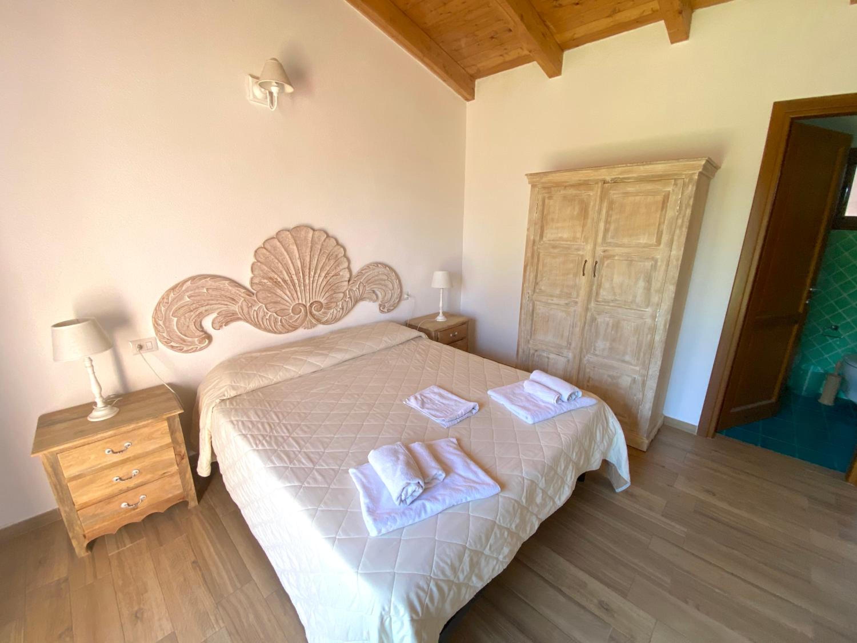 Standard King Room - Photo 46