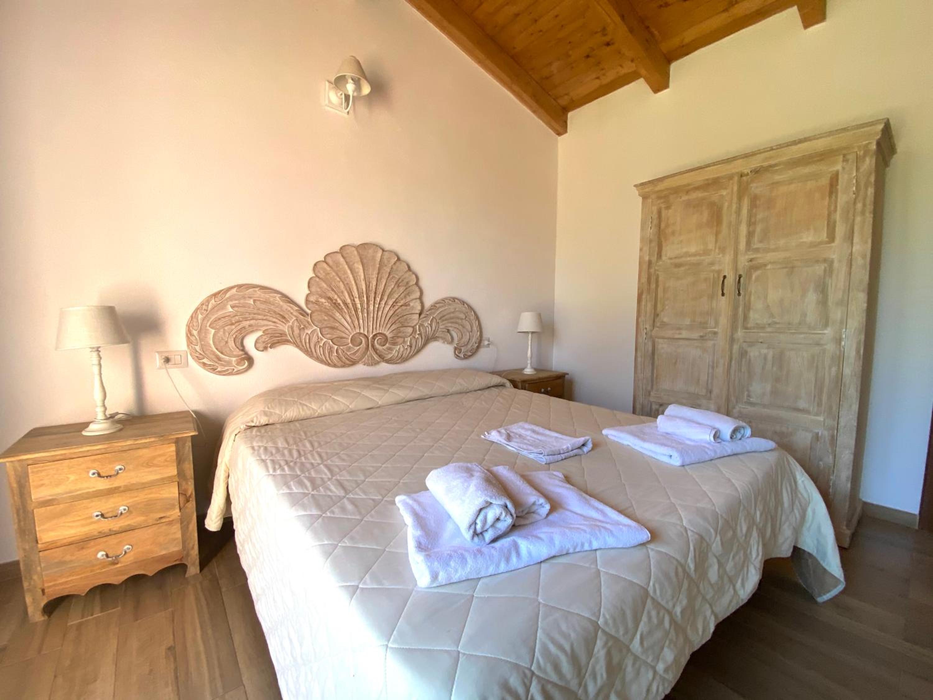 Standard King Room - Photo 2