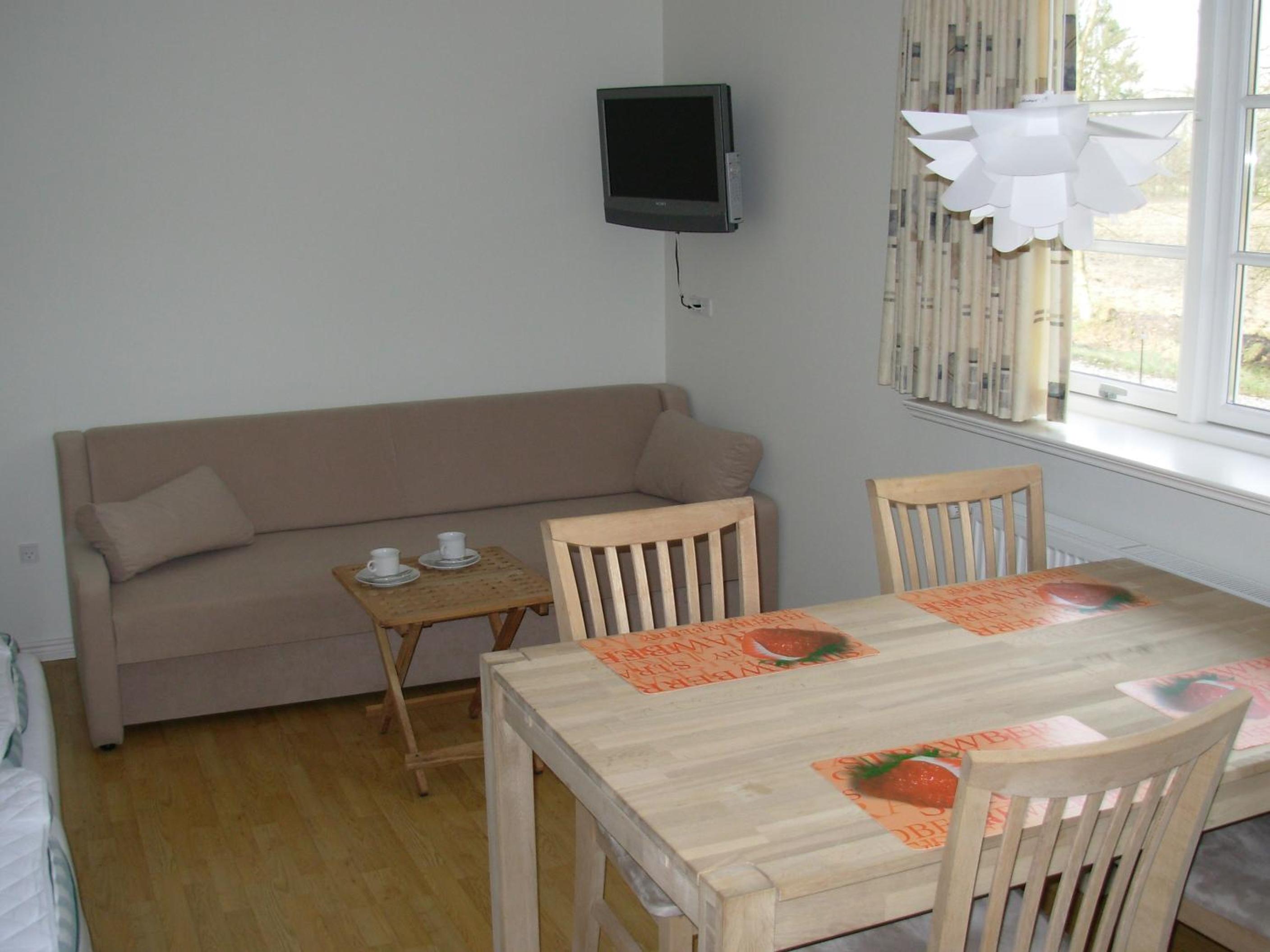 Family Room with Private Bathroom - Photo 3