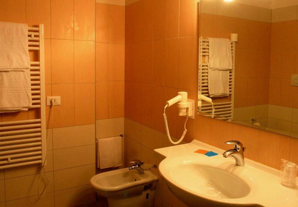 Double or Twin Room - Photo 3