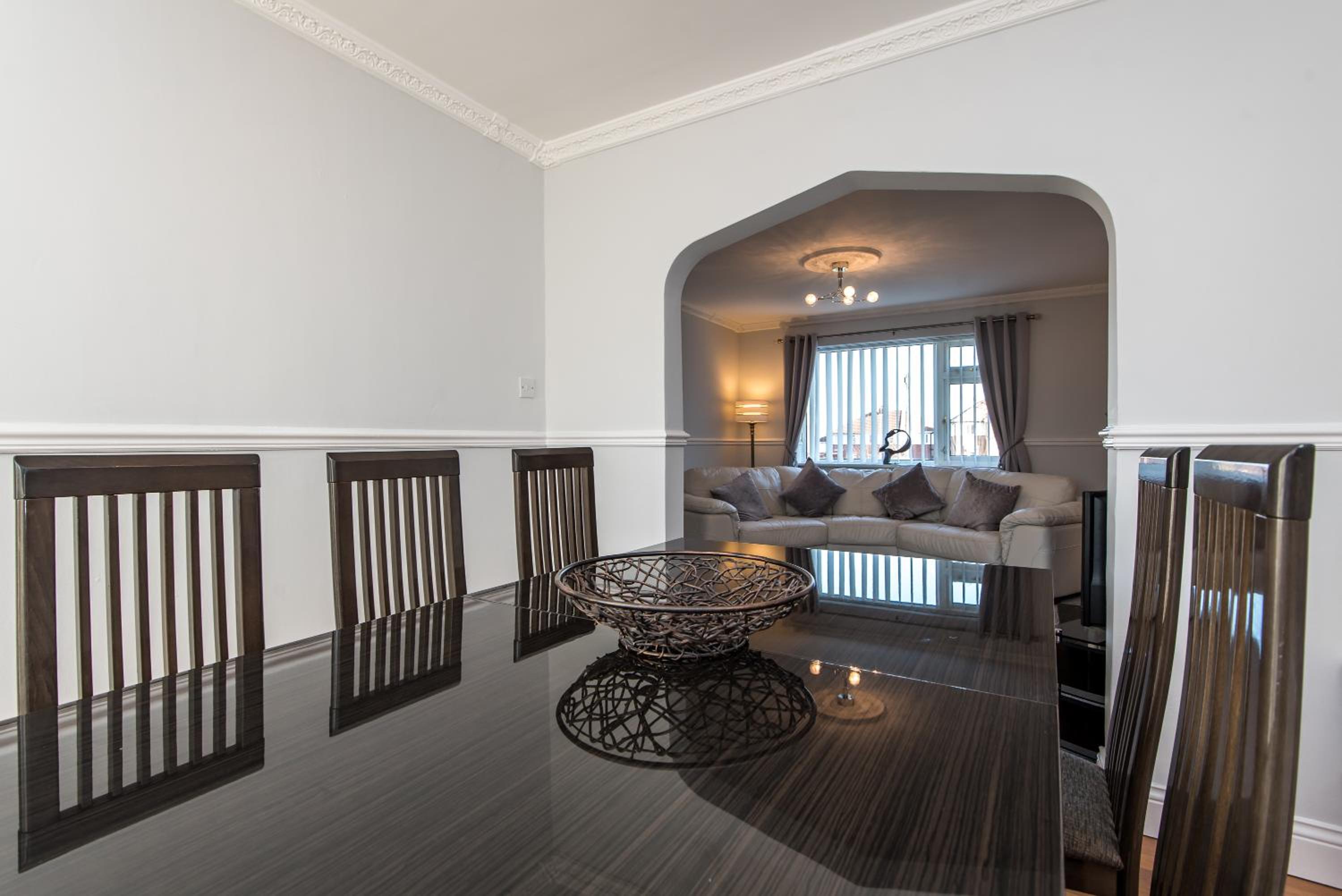 Four-Bedroom House photo 2