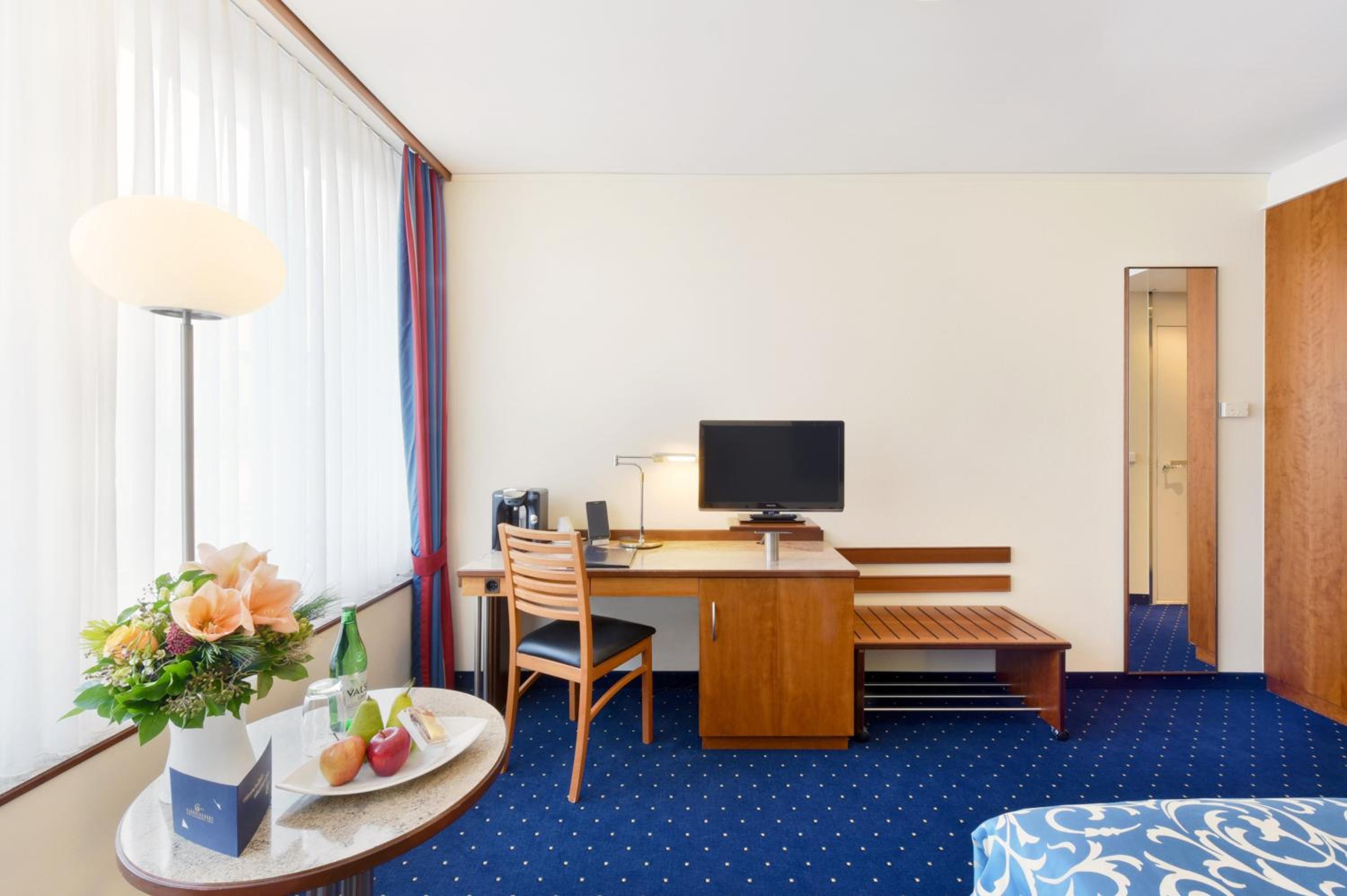 Single Room thumbnail 5