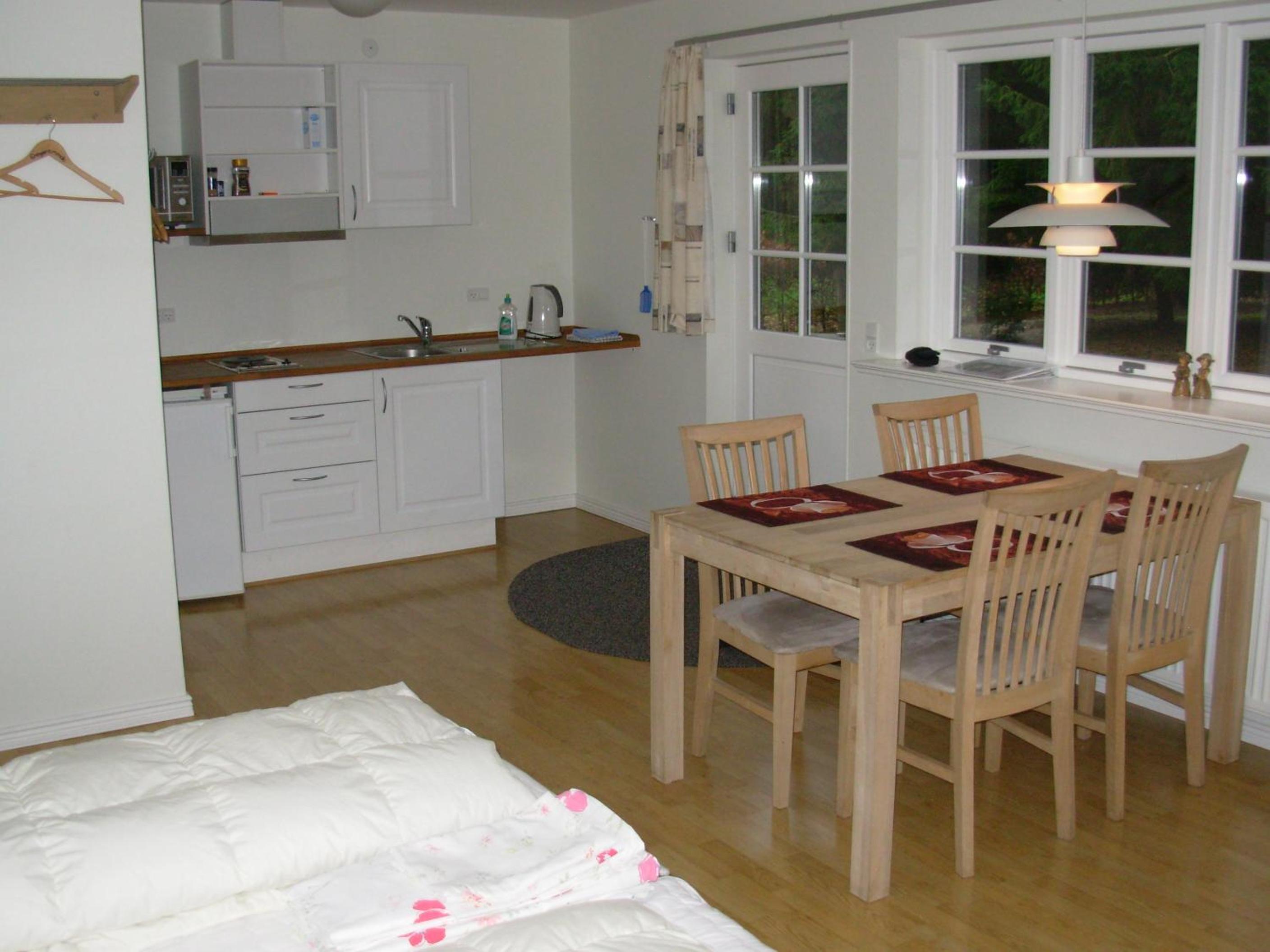 Family Room with Private Bathroom - Photo 8