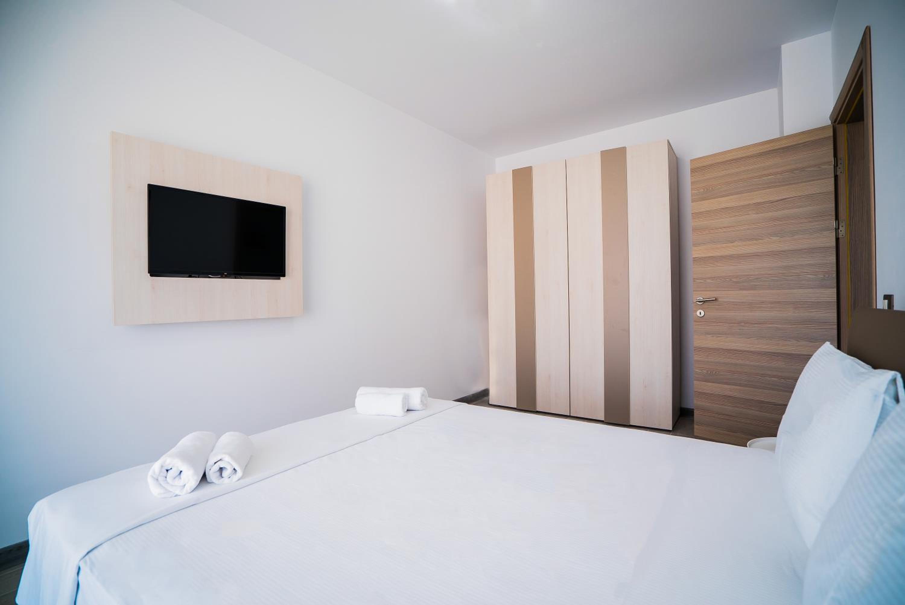 One-Bedroom Apartment - Photo 5