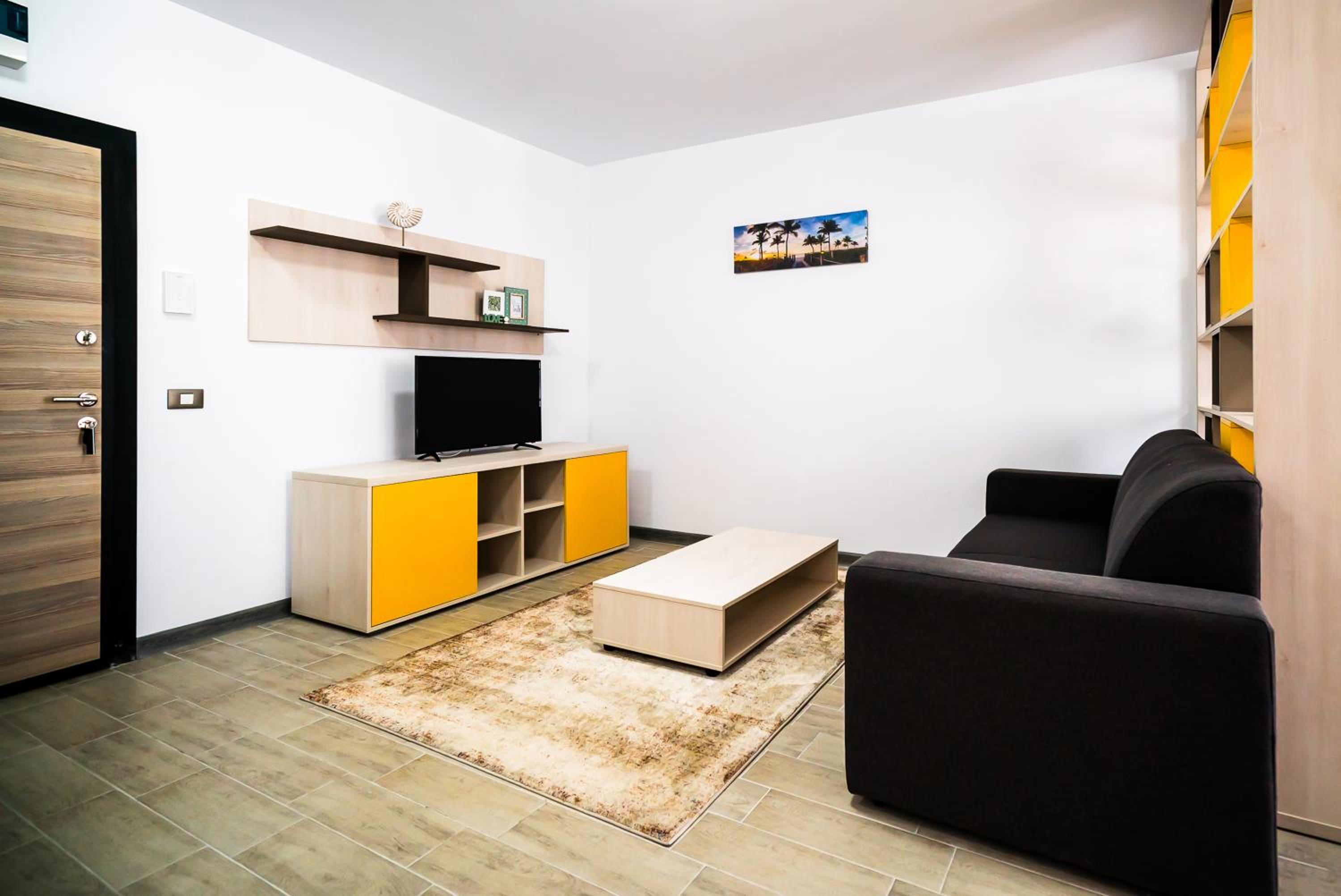 One-Bedroom Apartment - Photo 8