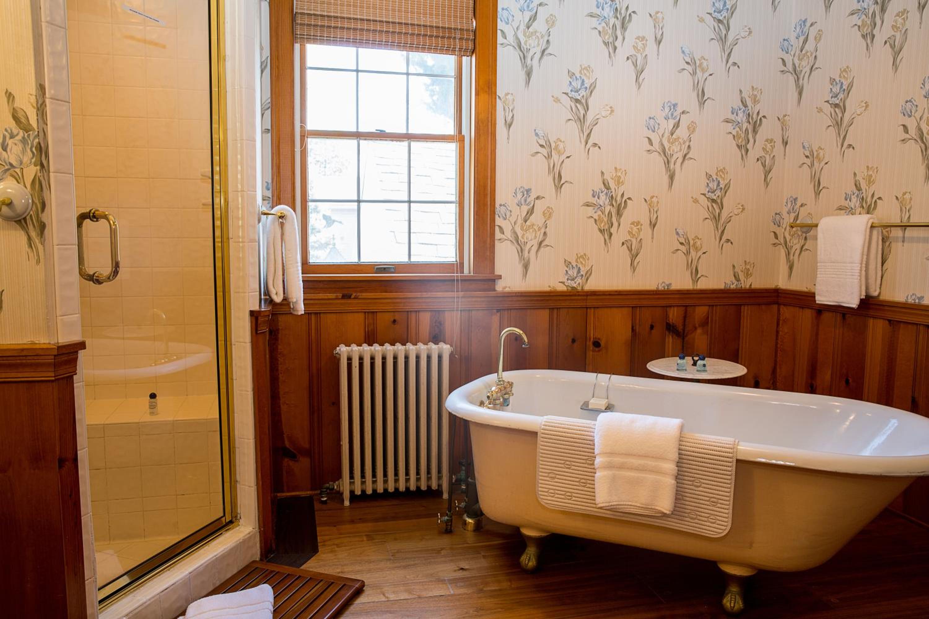 Deluxe Suite with Bay View - Photo 2