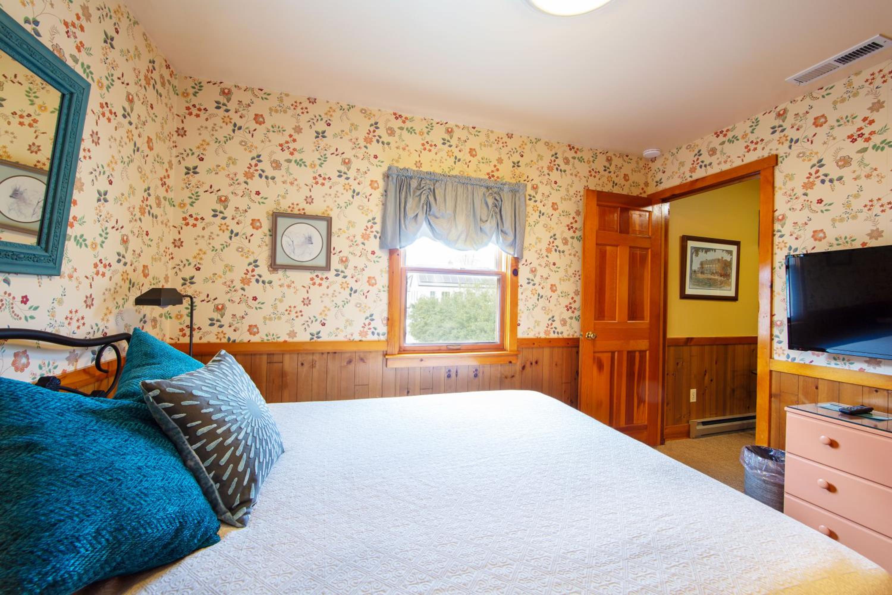 Queen Room with Town View photo 1