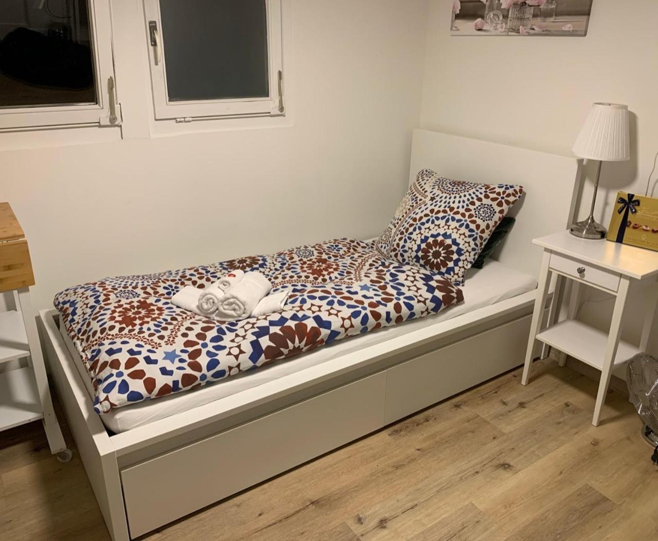 Single Room with Shared Shower and Toilet photo 1