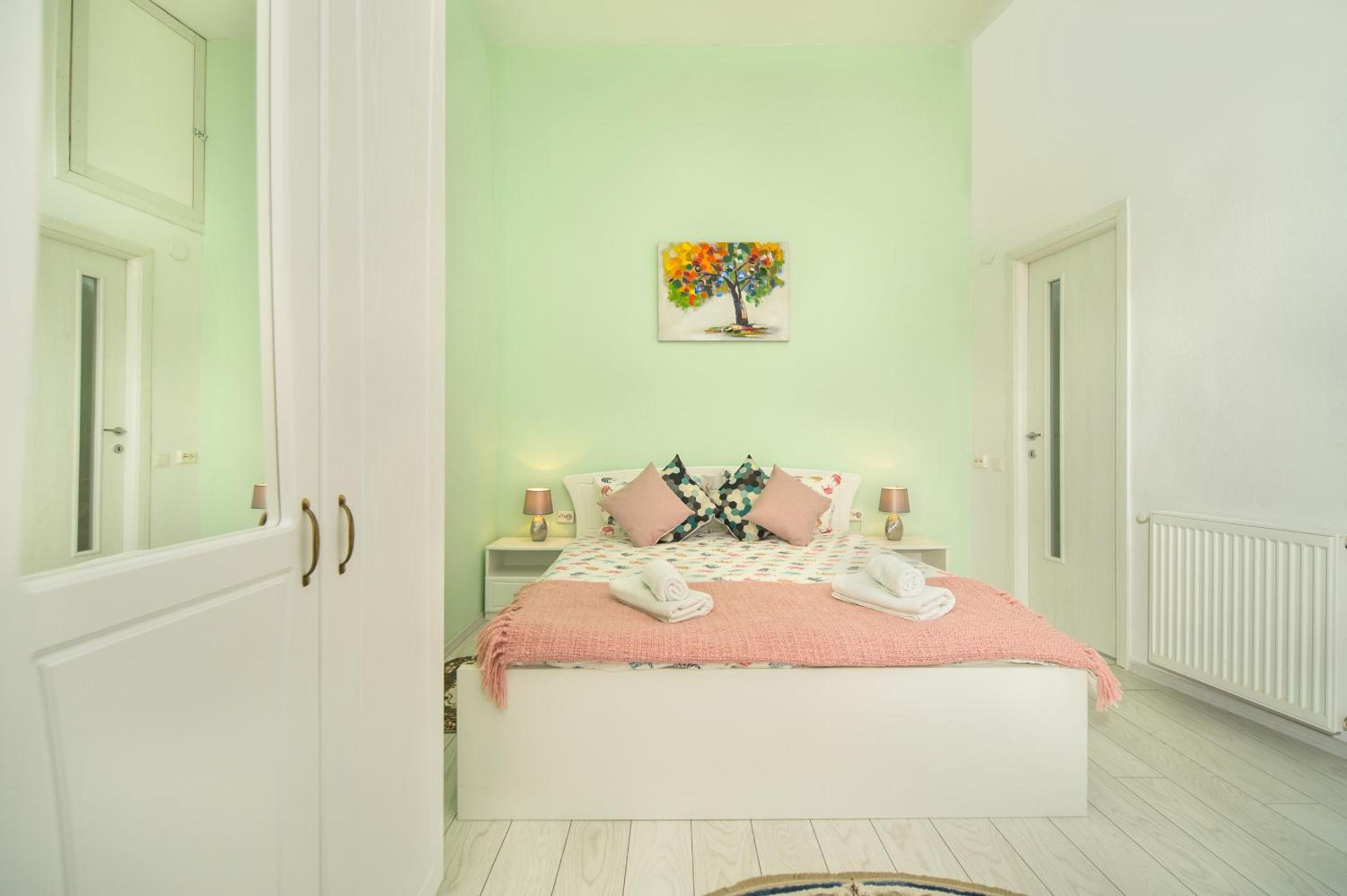 One-Bedroom Apartment - Photo 3