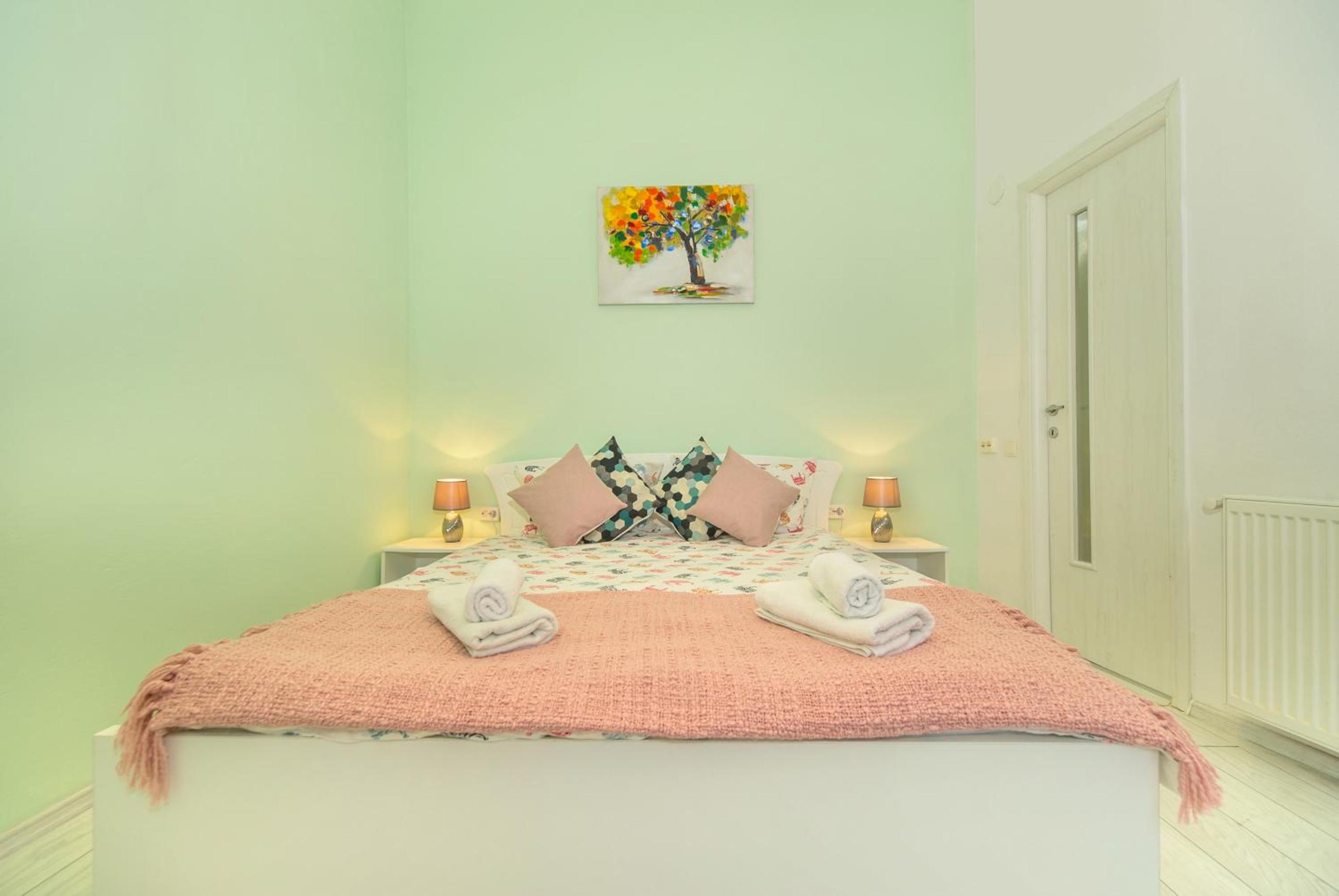 One-Bedroom Apartment - Photo 4