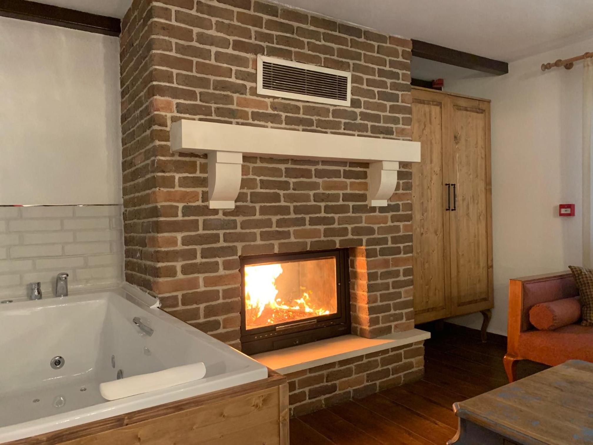 Deluxe King Suite - Photo 5