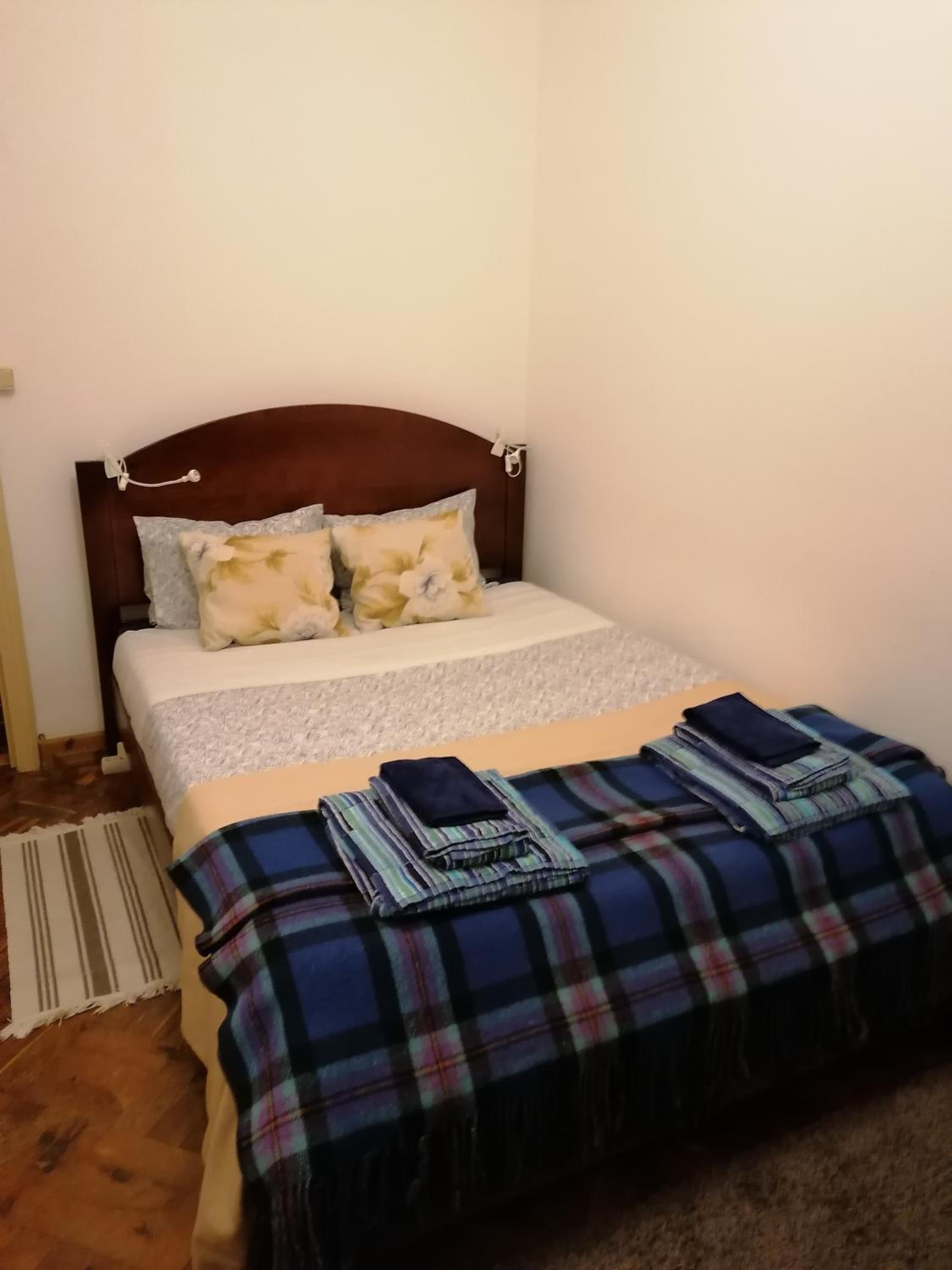 Apartment - Split Level - Photo 1