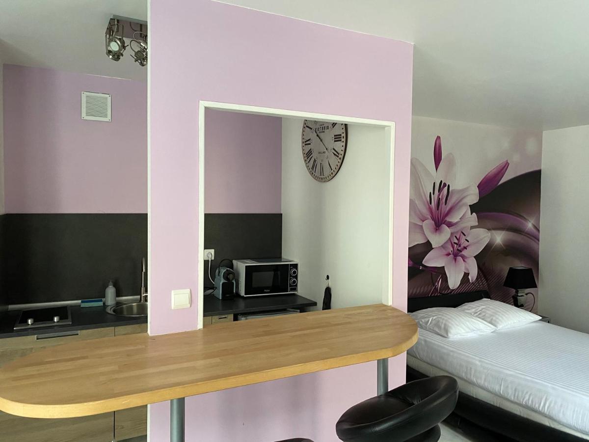 One-Bedroom Apartment - Photo 1