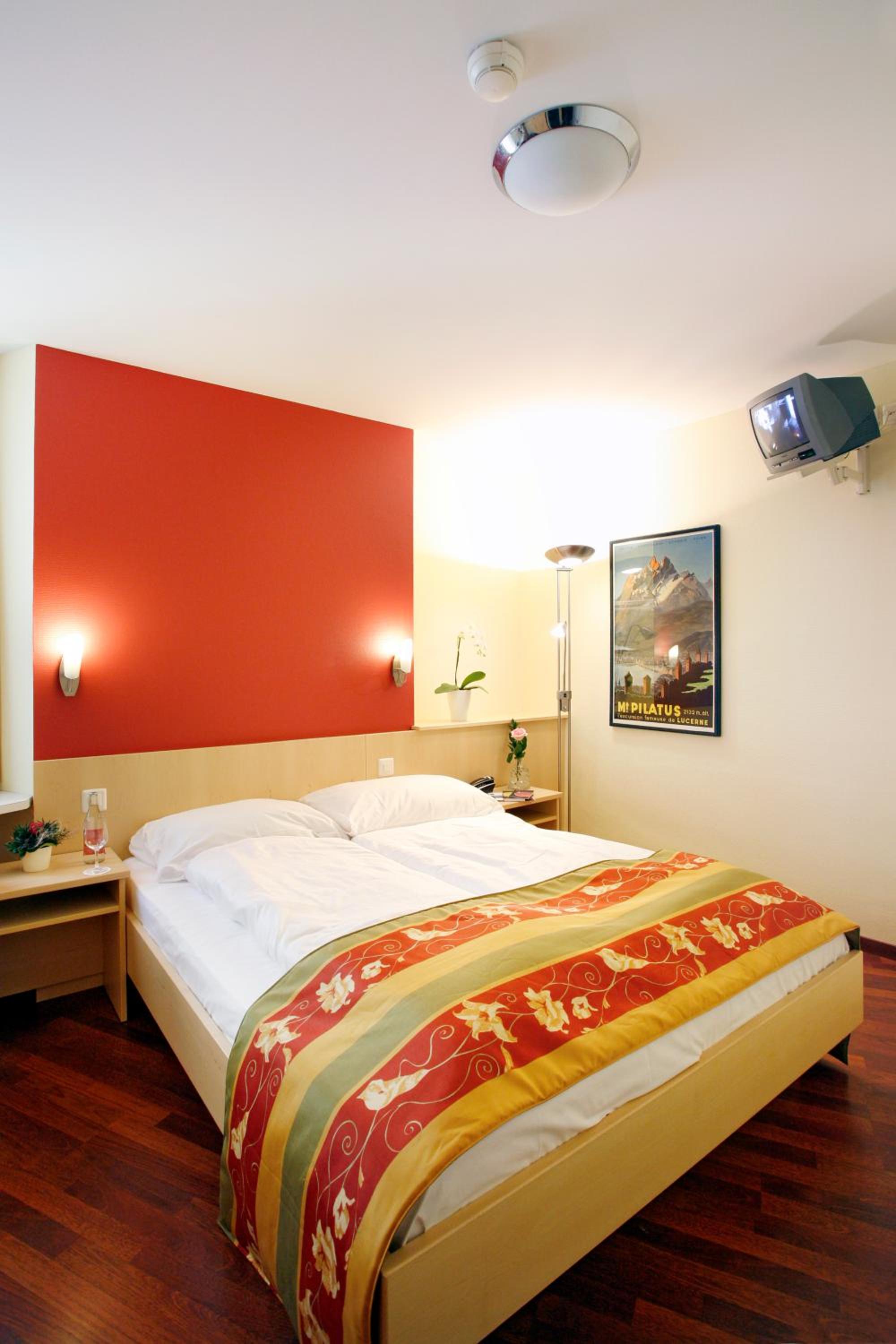 Standard Double Room - Photo 3