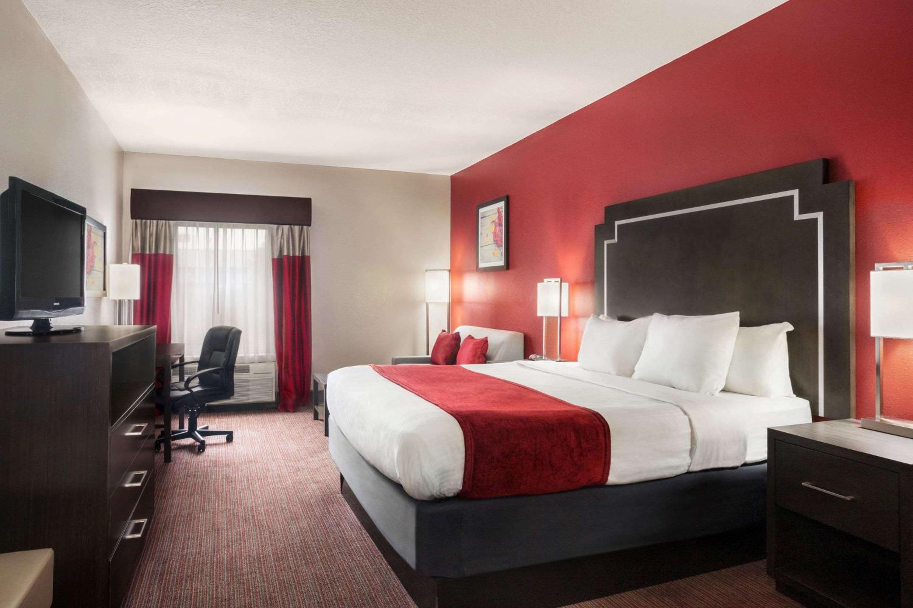 King Room - Disability Access/Non-Smoking - Photo 4