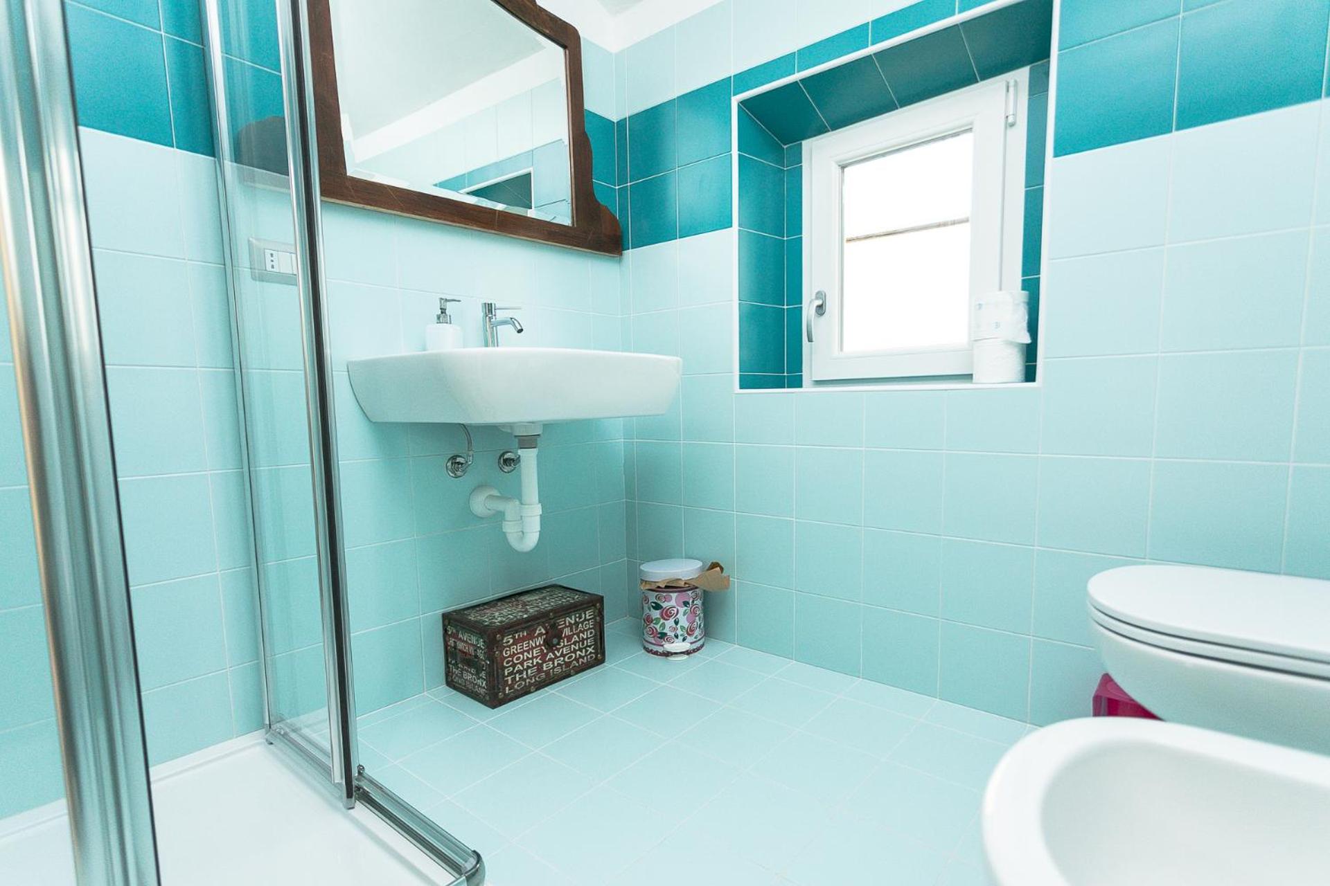 Triple Room with Lake View - Photo 7