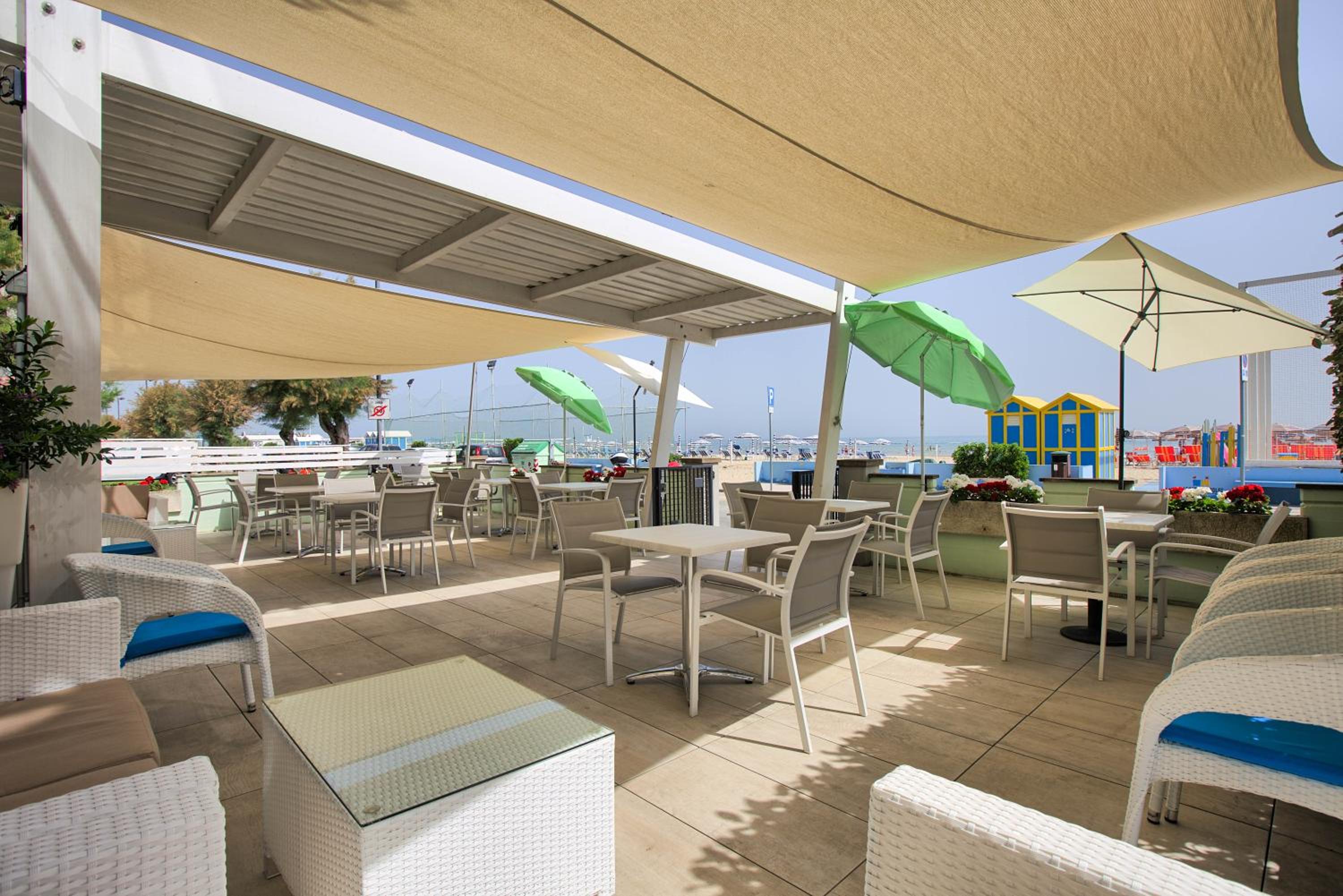 Superior Triple Room with Sea View photo 3