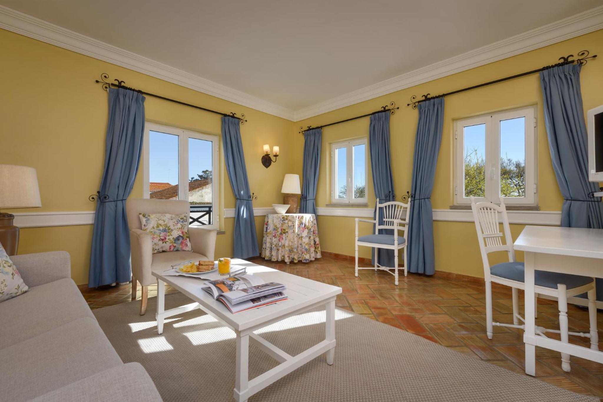 Suite - Photo 2