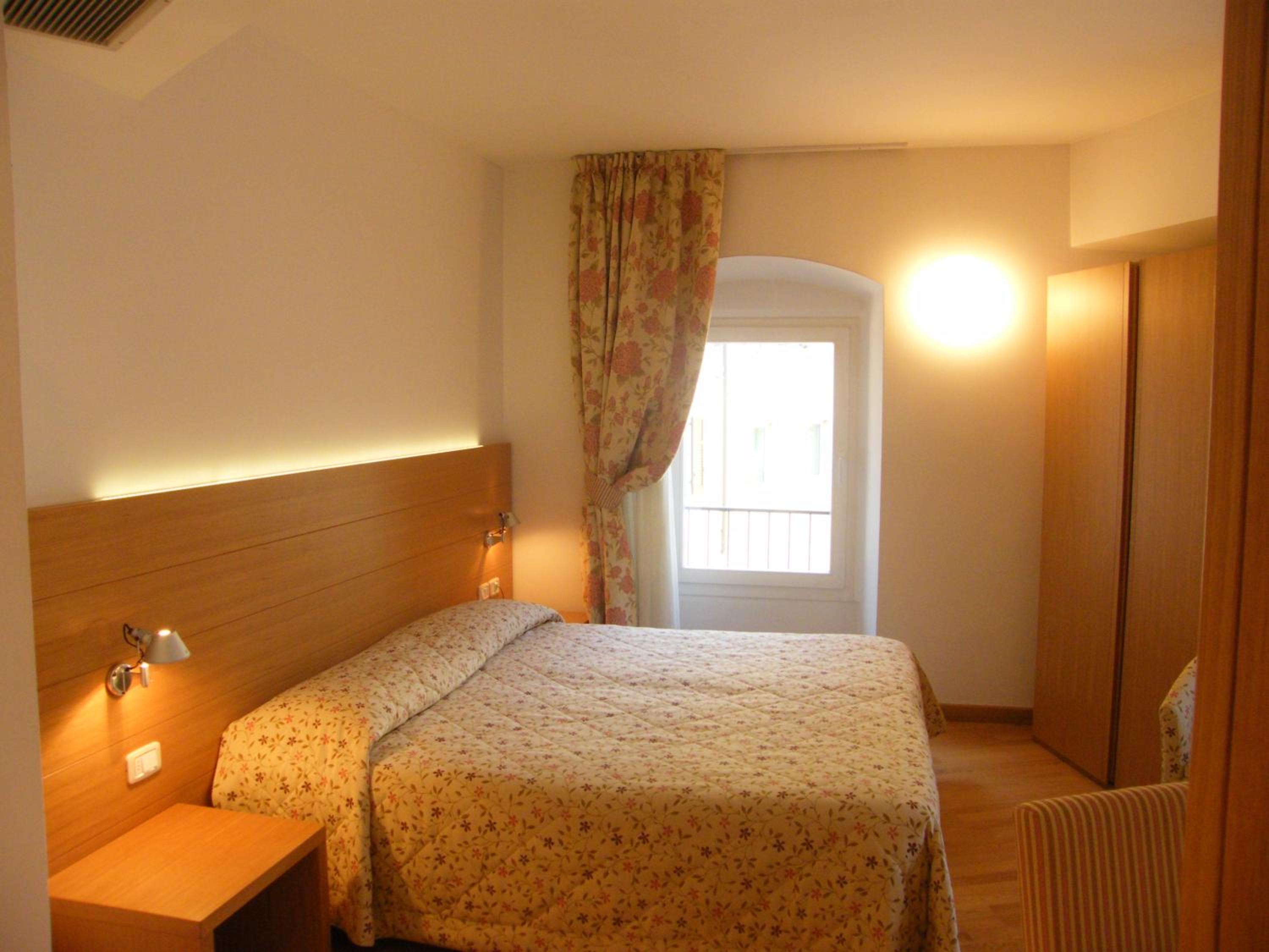 Standard Double or Twin Room - Photo 5