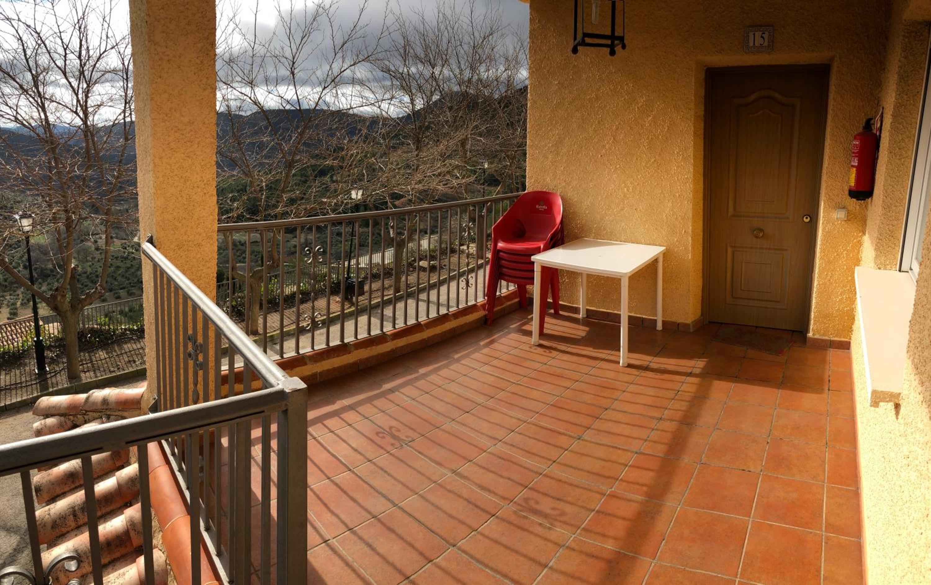 Apartment with Mountain View - Photo 6