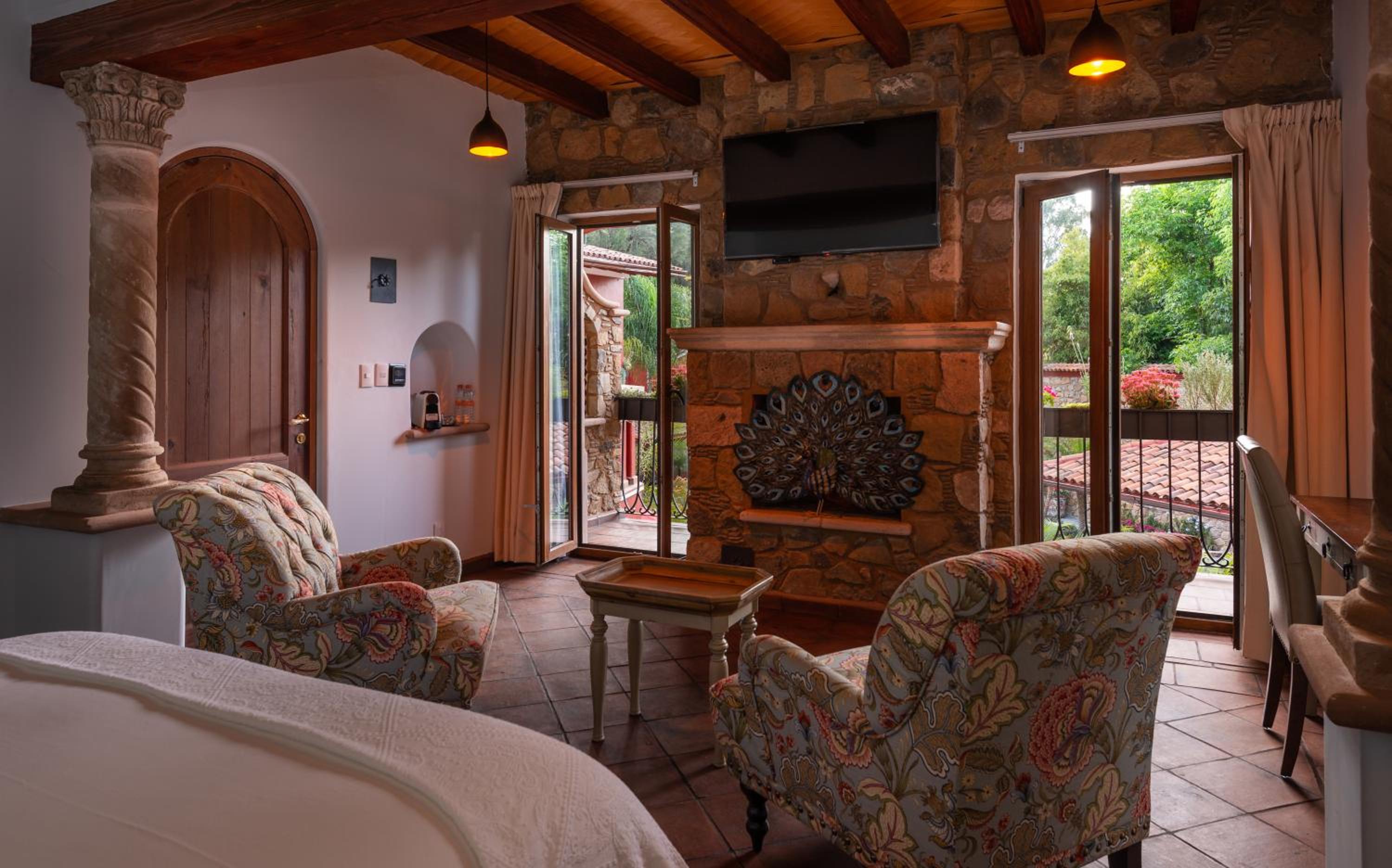 Executive Suite - Photo 3