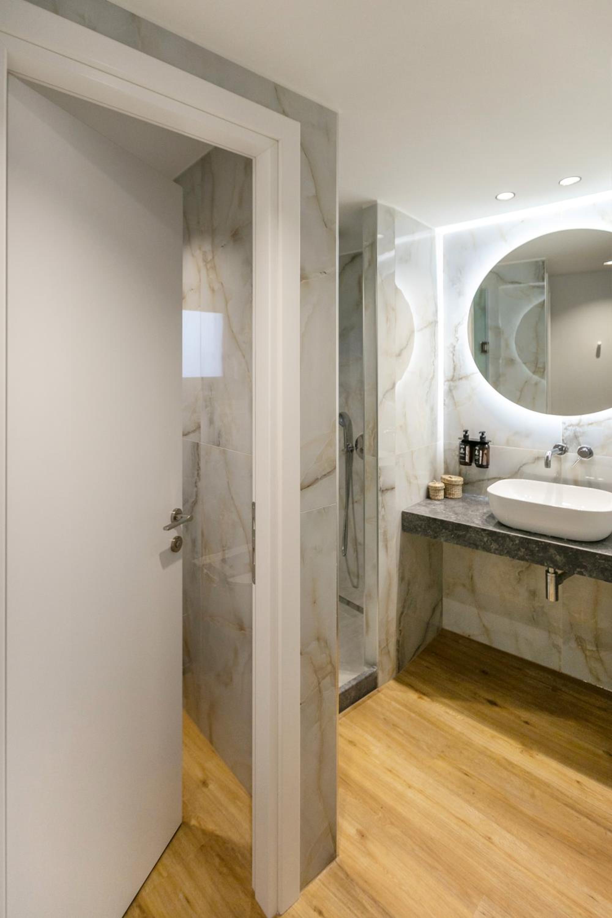 Double Room - Photo 8