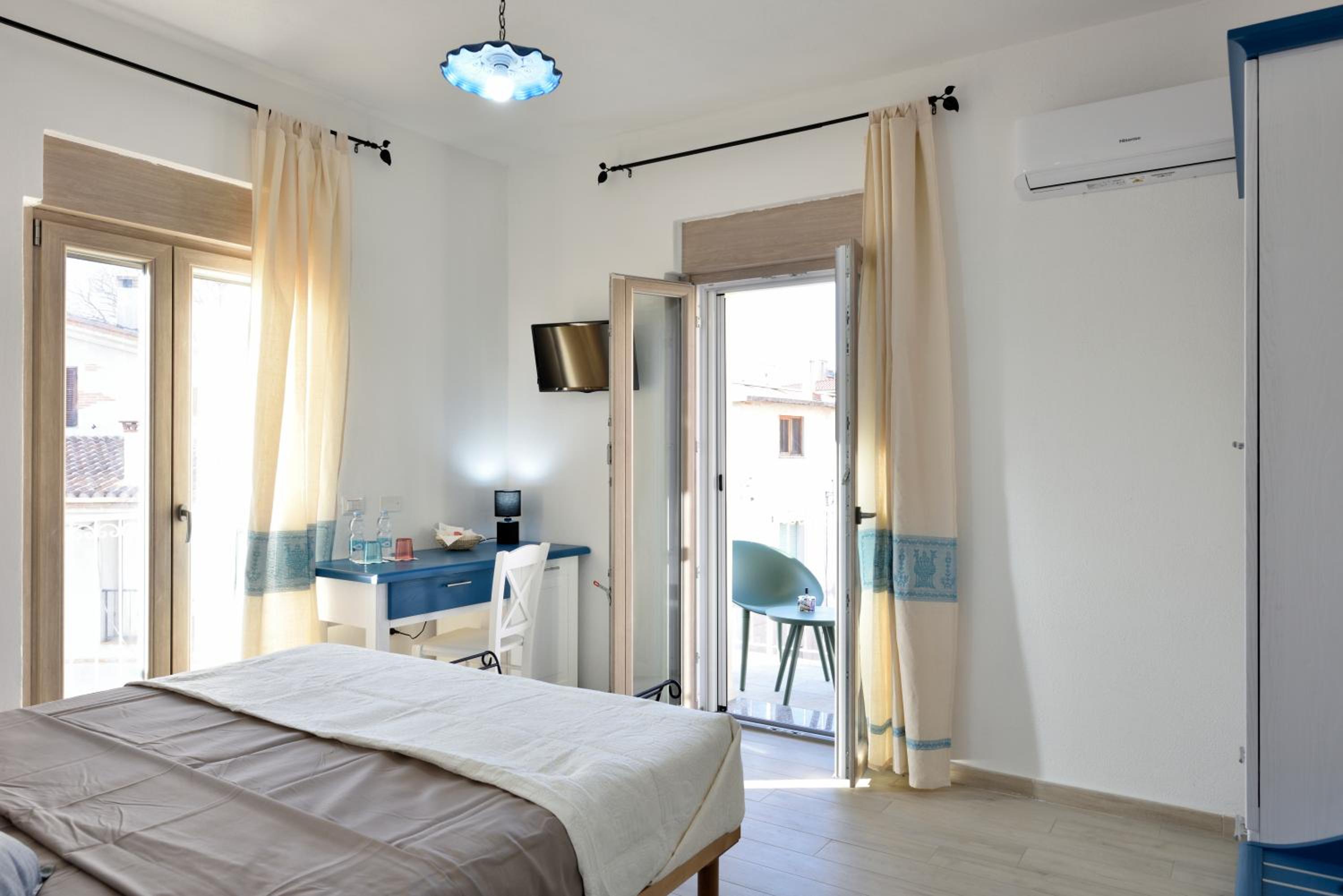 Double or Twin Room with Balcony photo 3
