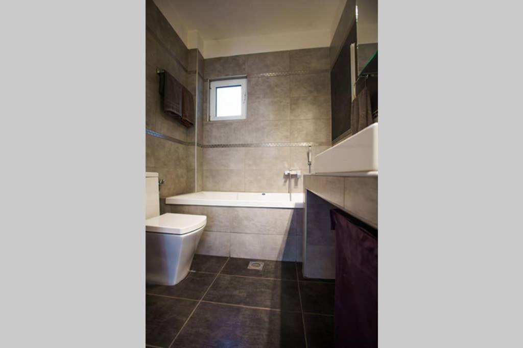 Two-Bedroom Apartment - Photo 11