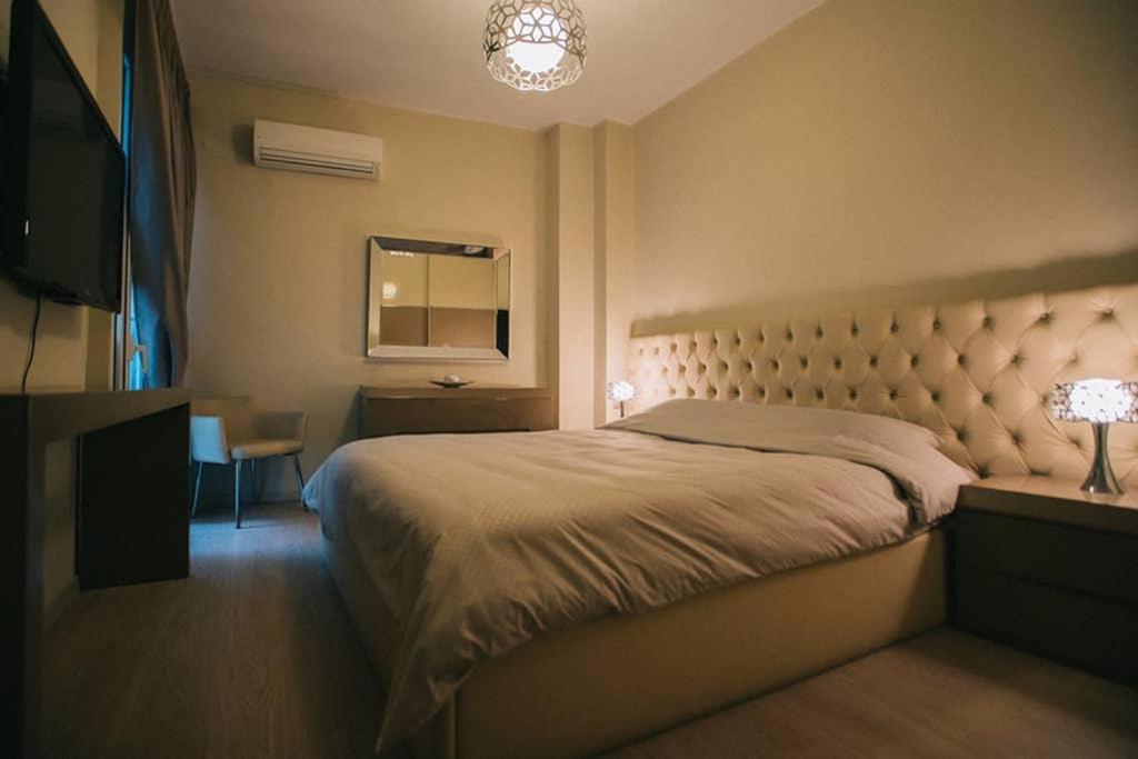 Two-Bedroom Apartment - Photo 2