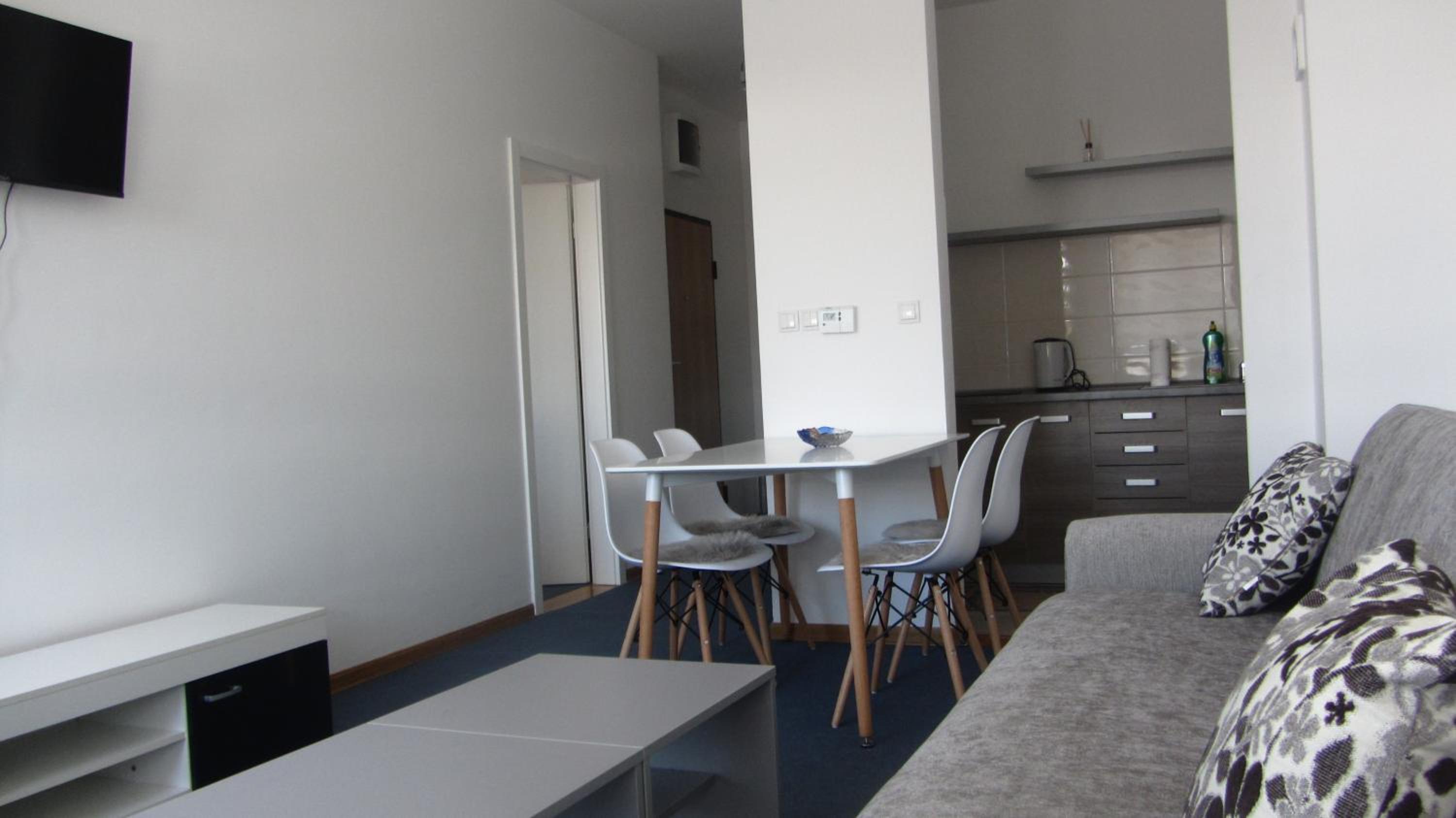 One-Bedroom Apartment photo 1