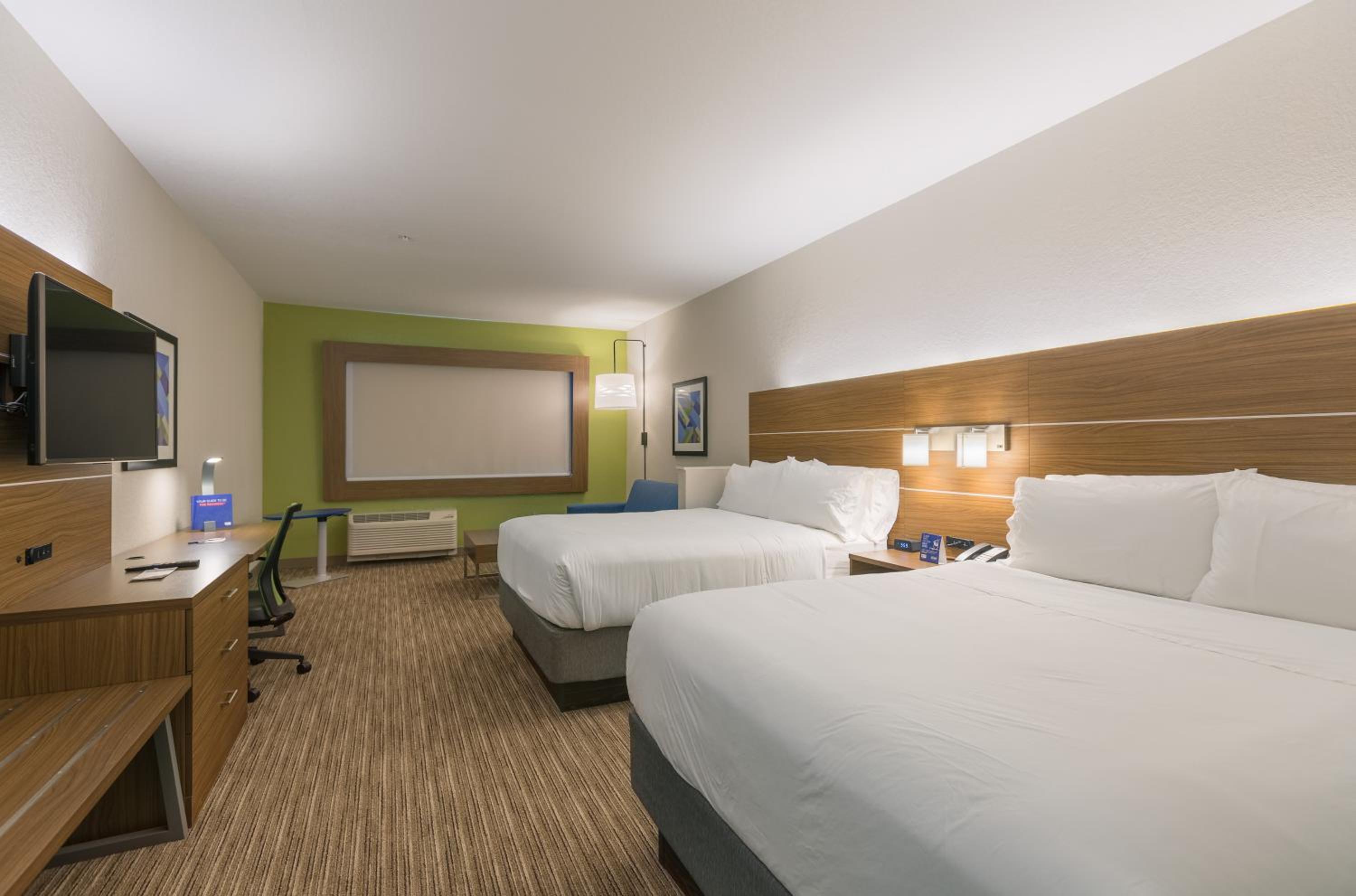 Suite with Two Beds - Non-Smoking photo 2