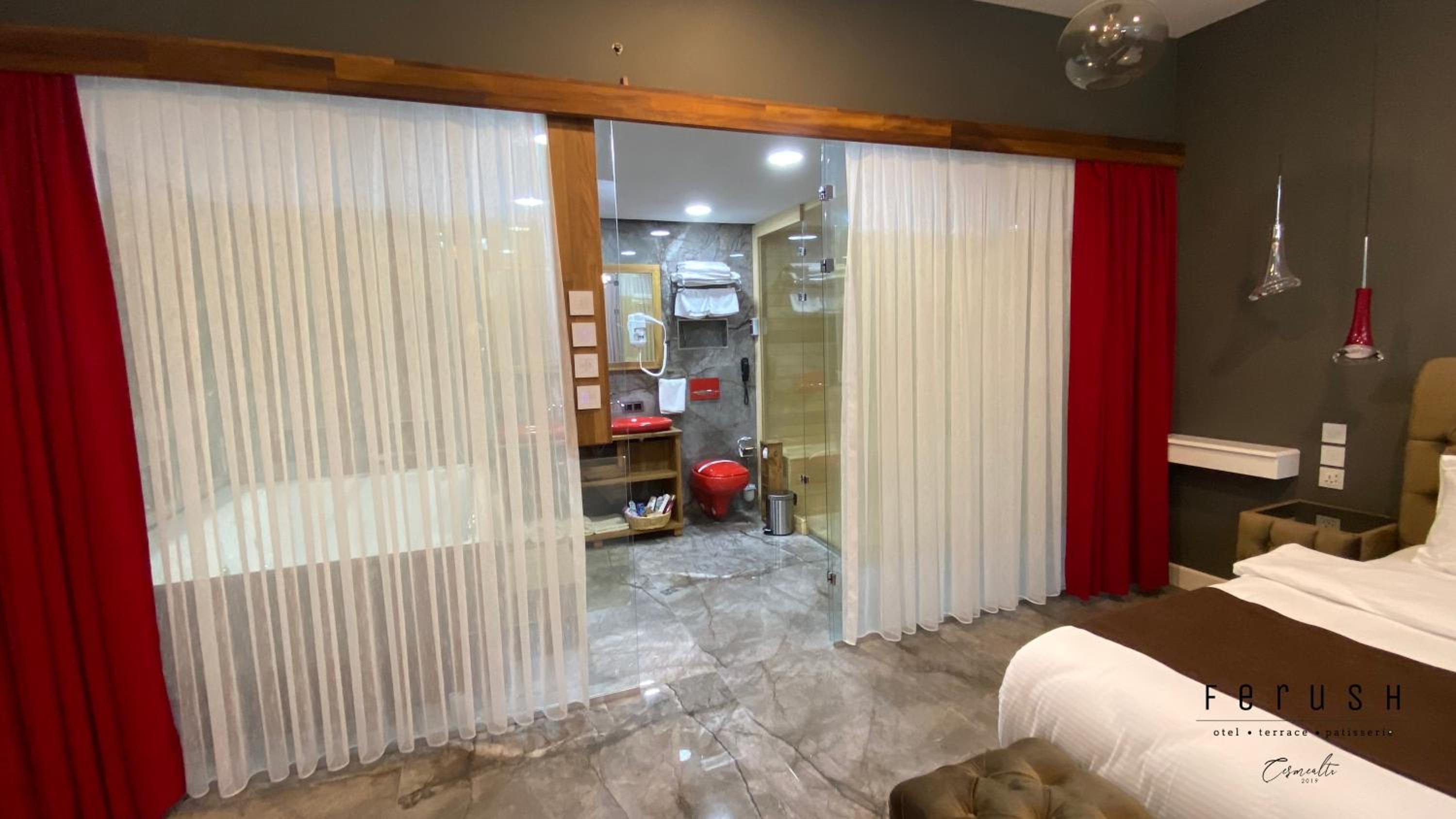Suite with Spa Bath photo 1
