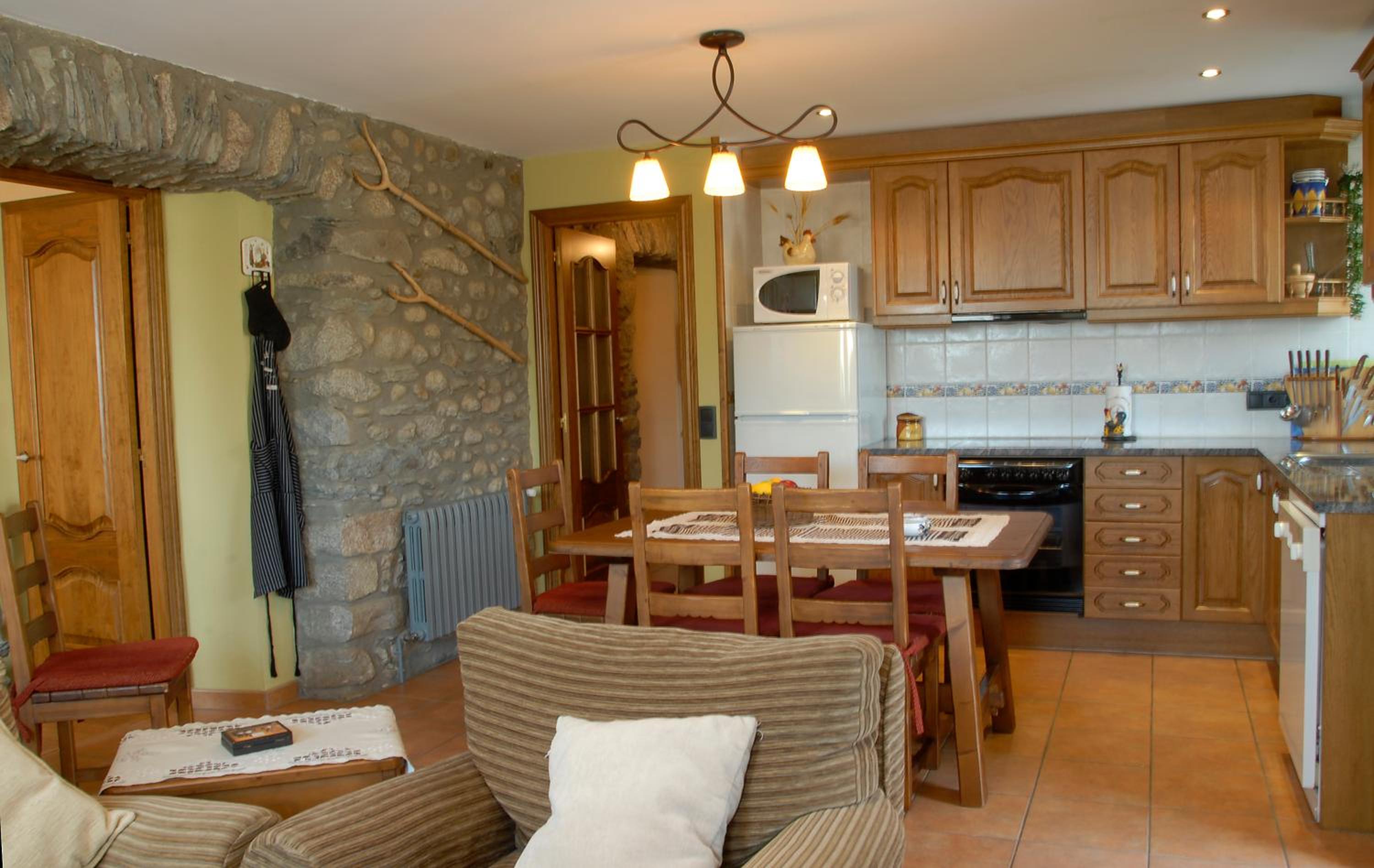 Three-Bedroom Apartment - Photo 8