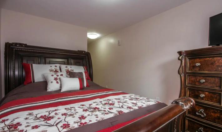 Deluxe Queen Suite photo 1