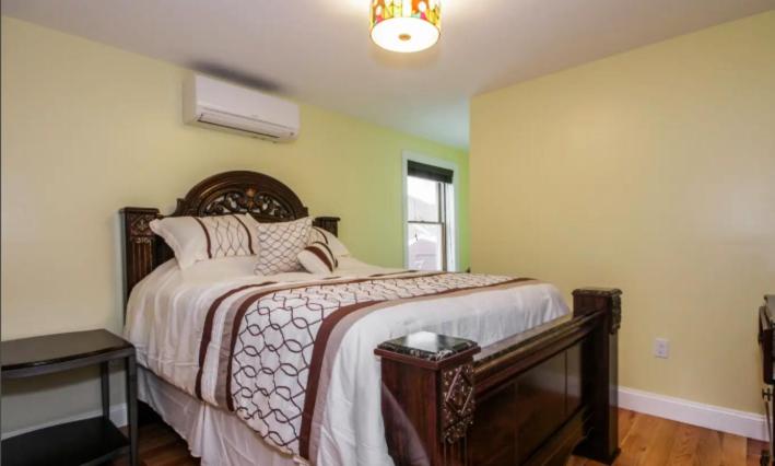 Deluxe Queen Suite photo 1